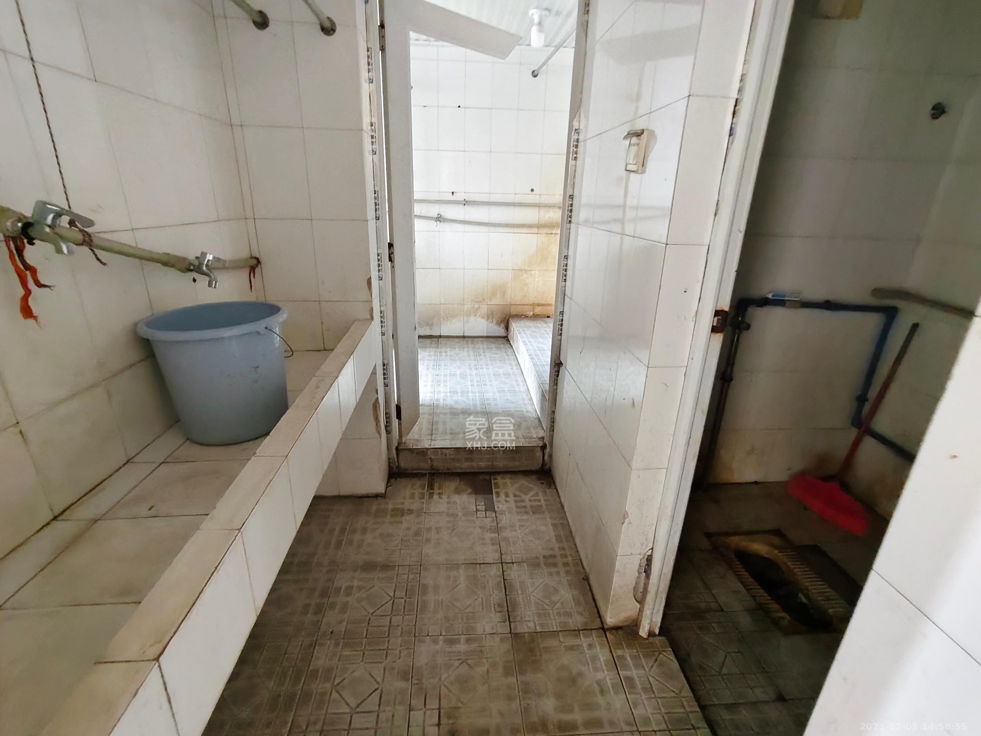 阳明山庄  3室2厅1卫    1500.0元/月室内图