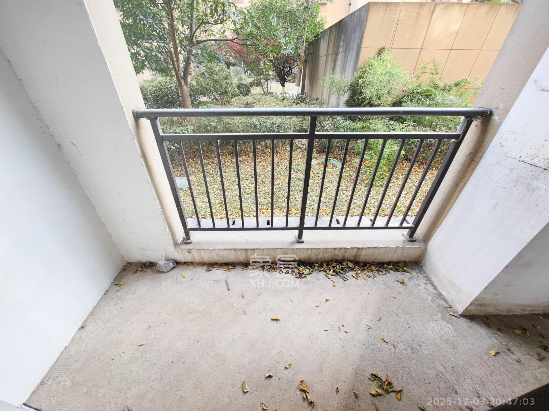 卓越蔚蓝城邦 3室2厅1卫 68.0万 卓越蔚蓝城邦 3室2厅1卫 68.0万阳台