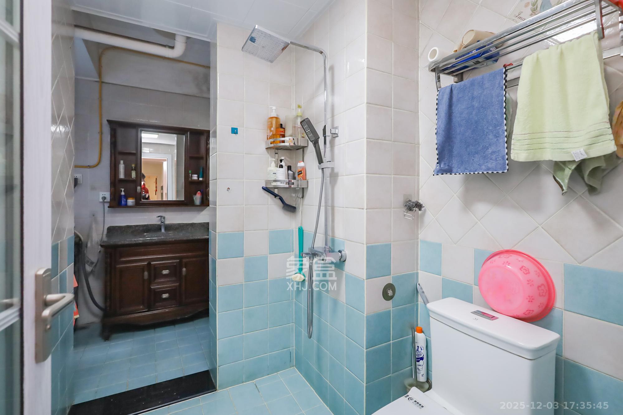 世茂铂翠湾一期 3室1厅1卫 140.0万 世茂铂翠湾一期 3室1厅1卫 140.0万卫生间