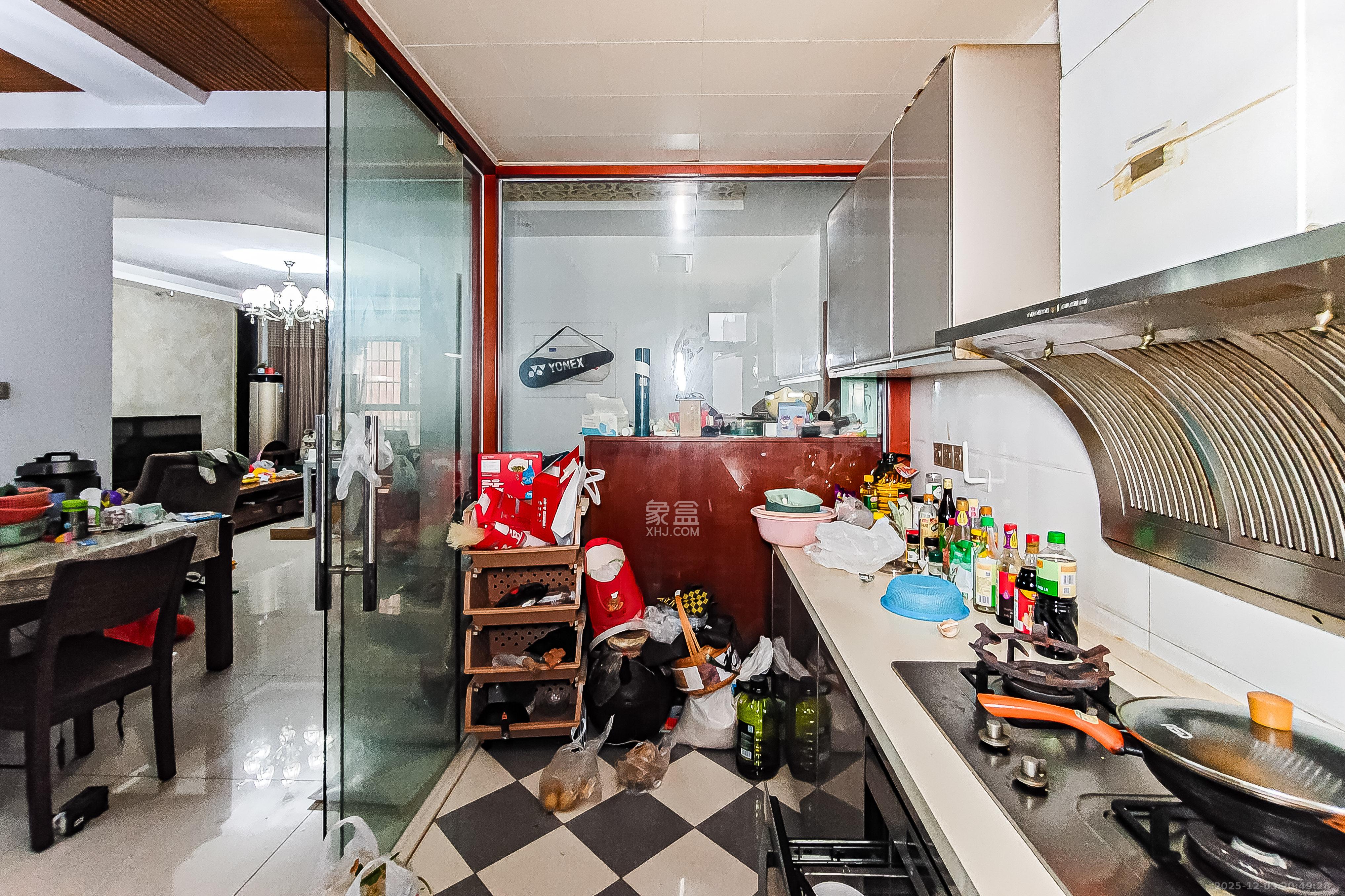 宏泽佳园  3室2厅1卫    180.0万厨房