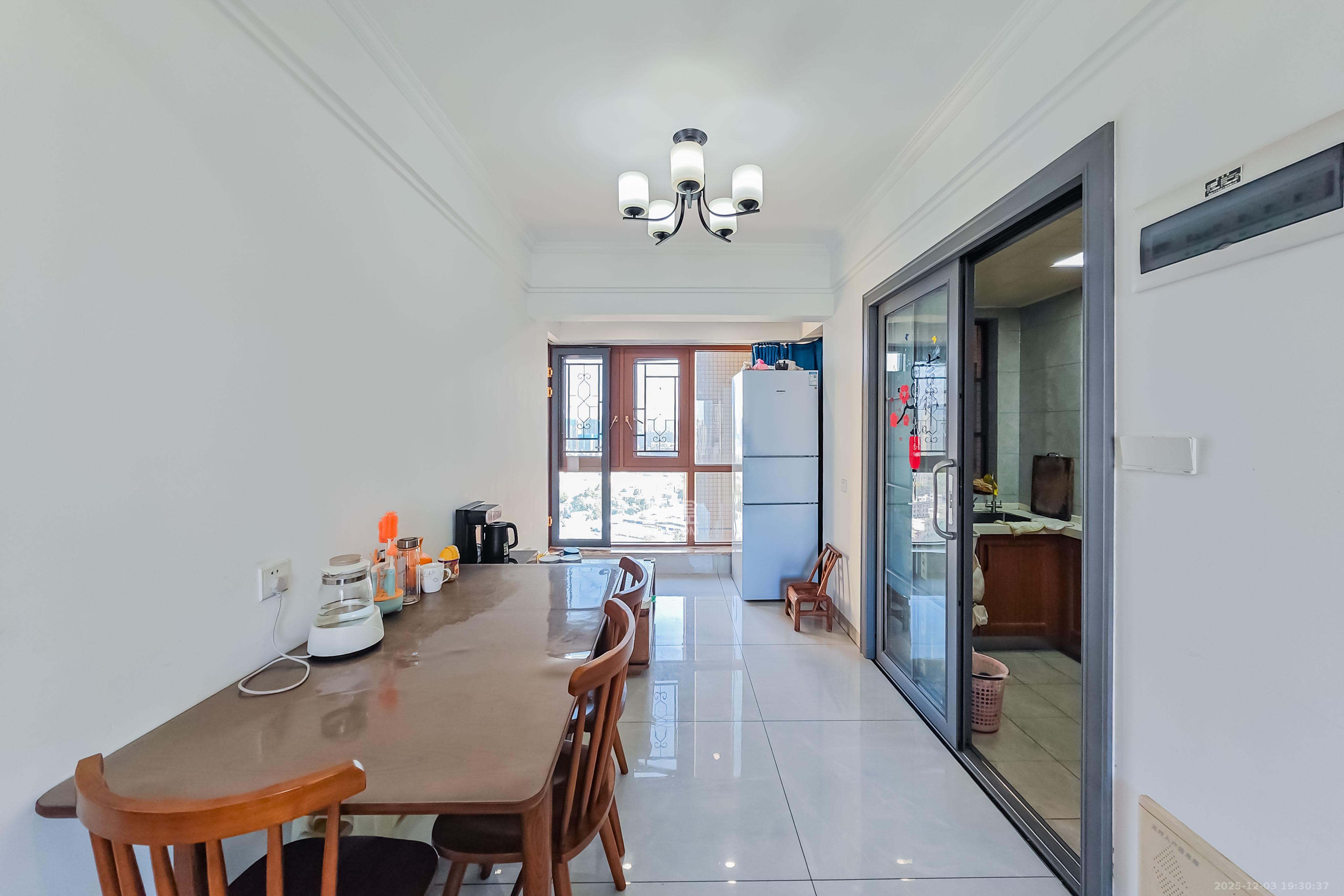 叠彩兰亭 1室2厅2卫 105.0万 叠彩兰亭 1室2厅2卫 105.0万客厅