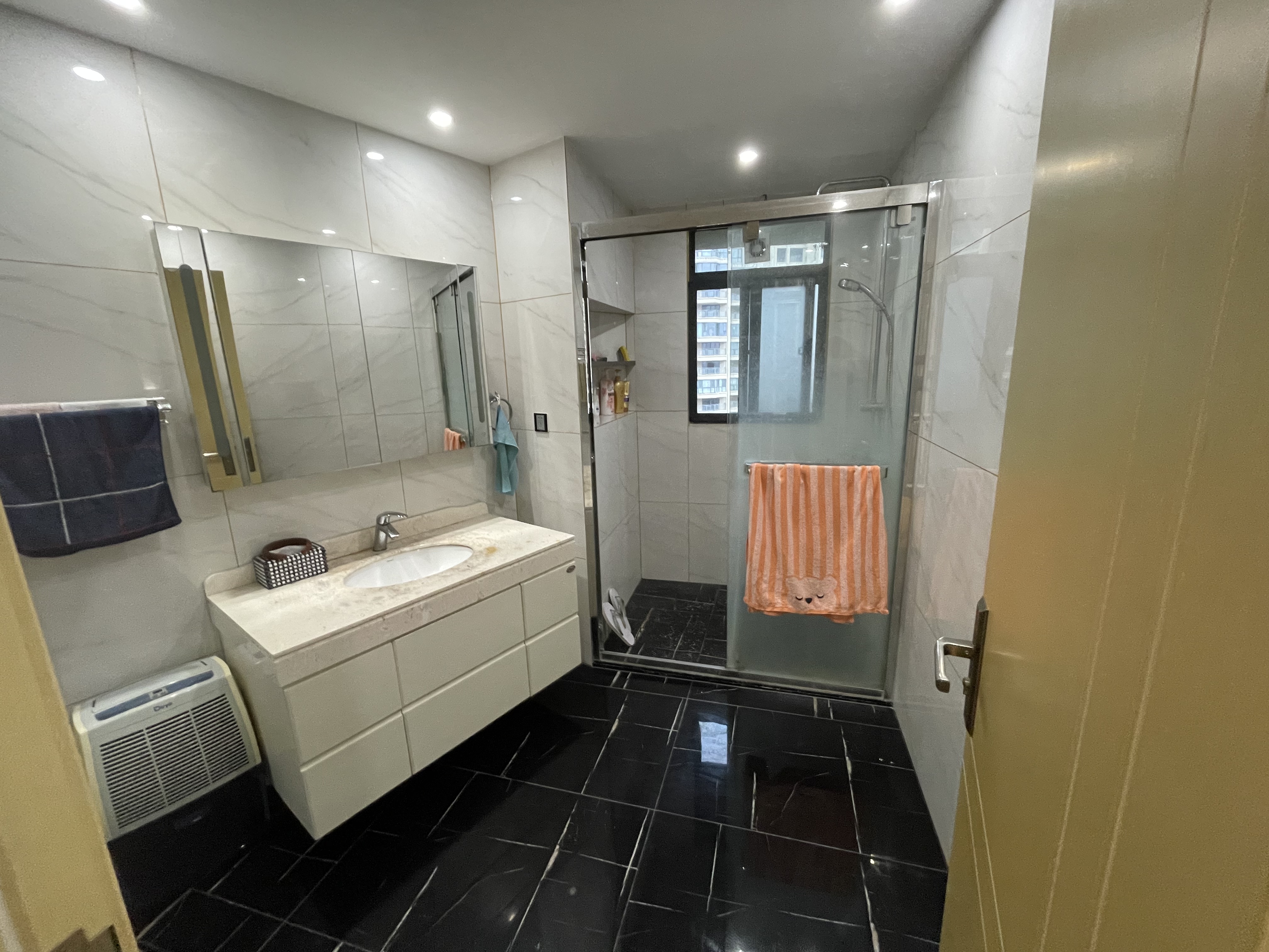 观澜湖中央公园  3室3厅2卫    288.0万客厅