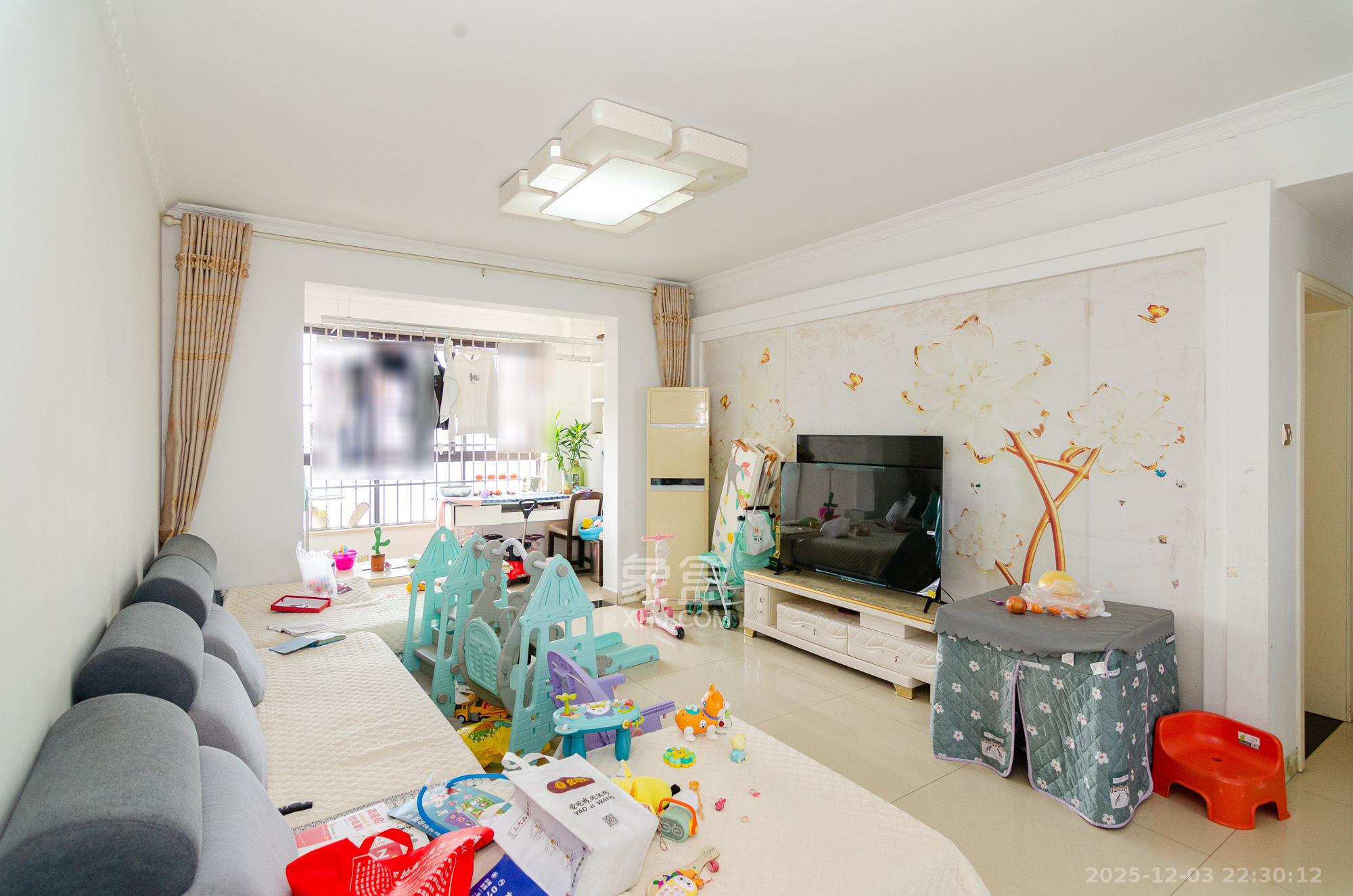 金地三千府(金地湖山樾、金地自在城) 3室2厅1卫 52.0万 金地三千府(金地湖山樾、金地自在城) 3室2厅1卫 52.0万客厅