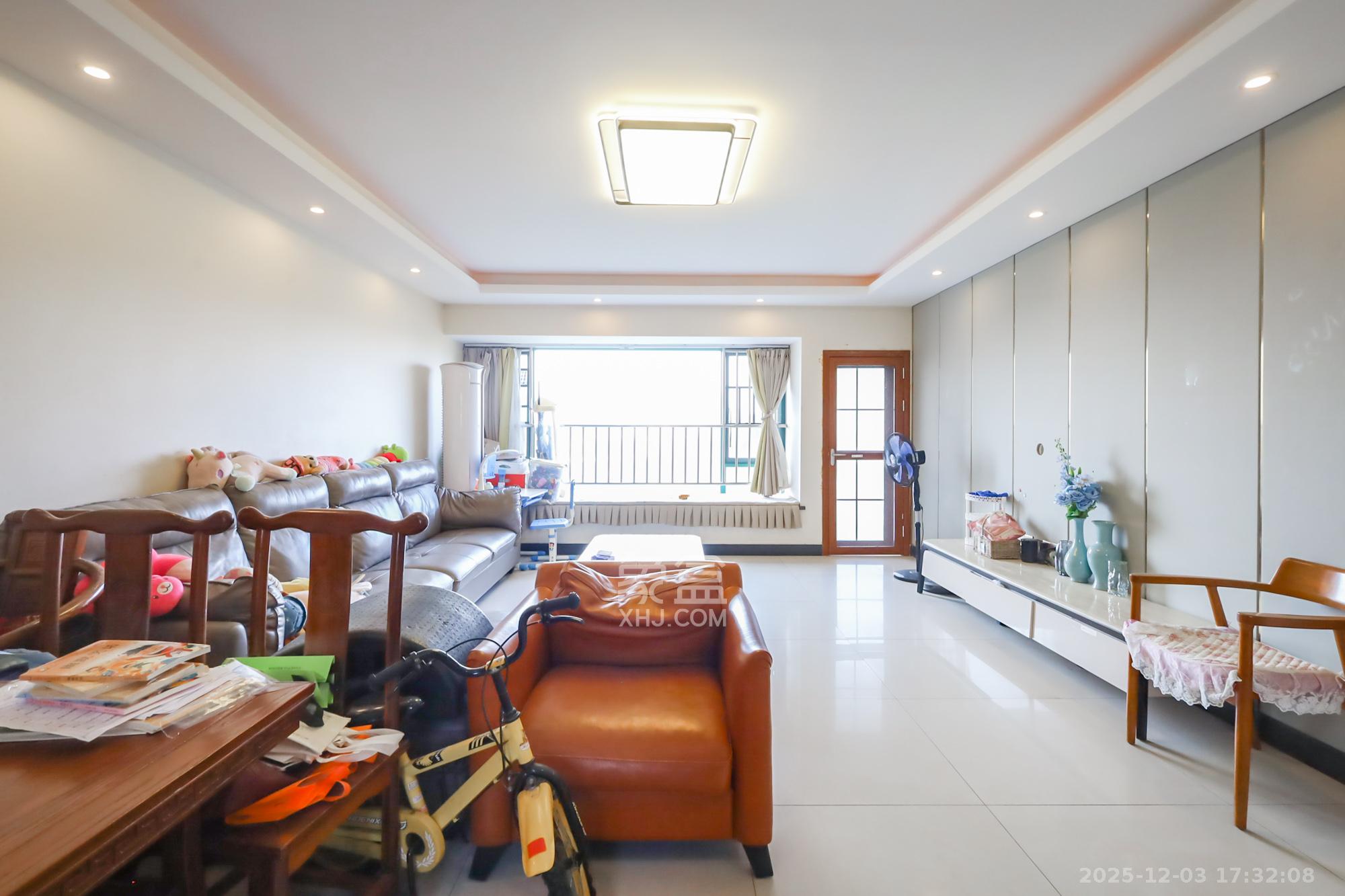 景秀江山  4室2厅2卫    200.0万