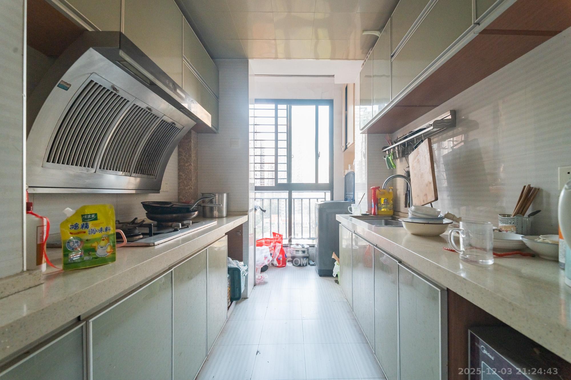 华润凤凰城一期 3室2厅1卫 59.0万 华润凤凰城一期 3室2厅1卫 59.0万厨房