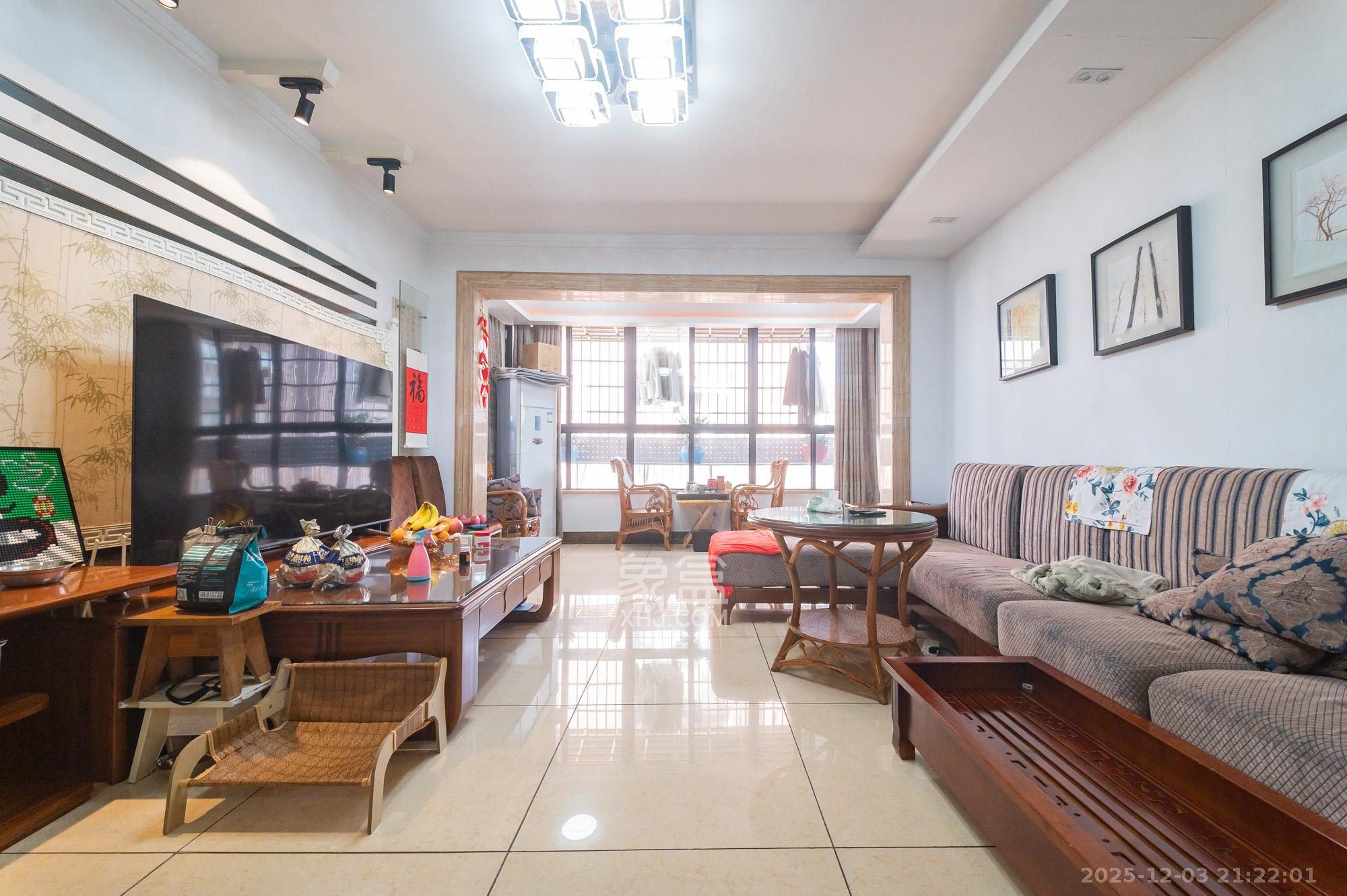 幸福里润城(幸福里二期) 1室2厅2卫 75.8万 幸福里润城(幸福里二期) 1室2厅2卫 75.8万客厅