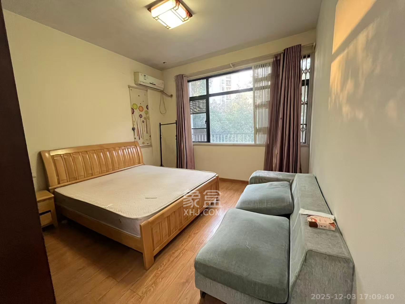 阳光100三期 3室2厅2卫 2700.0元/月 阳光100三期 3室2厅2卫 2700.0元/月室内图