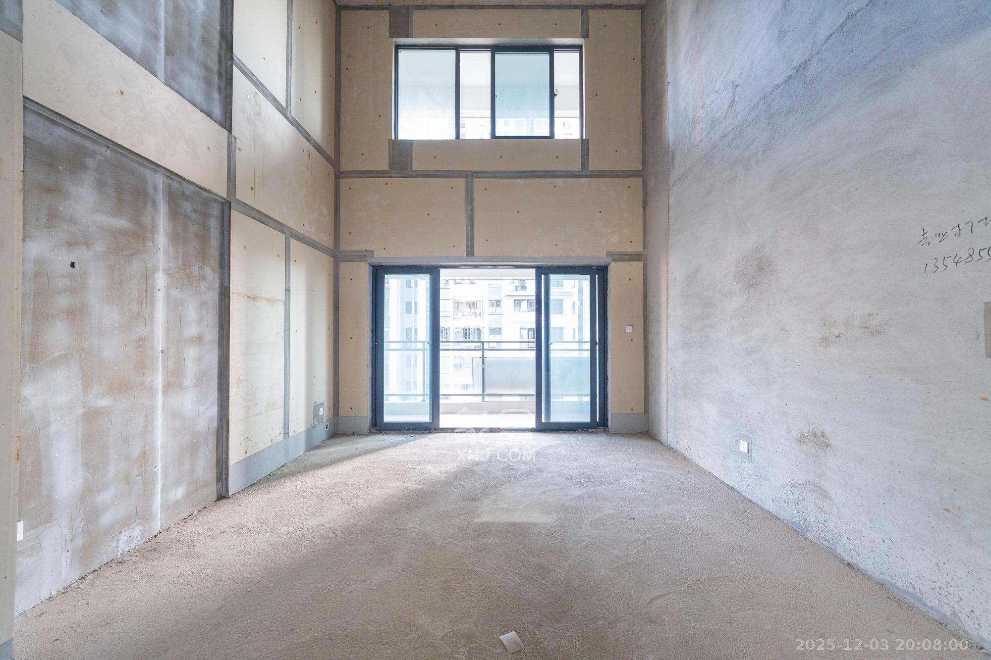 旭辉汇樾城 6室2厅3卫 135.0万 旭辉汇樾城 6室2厅3卫 135.0万客厅