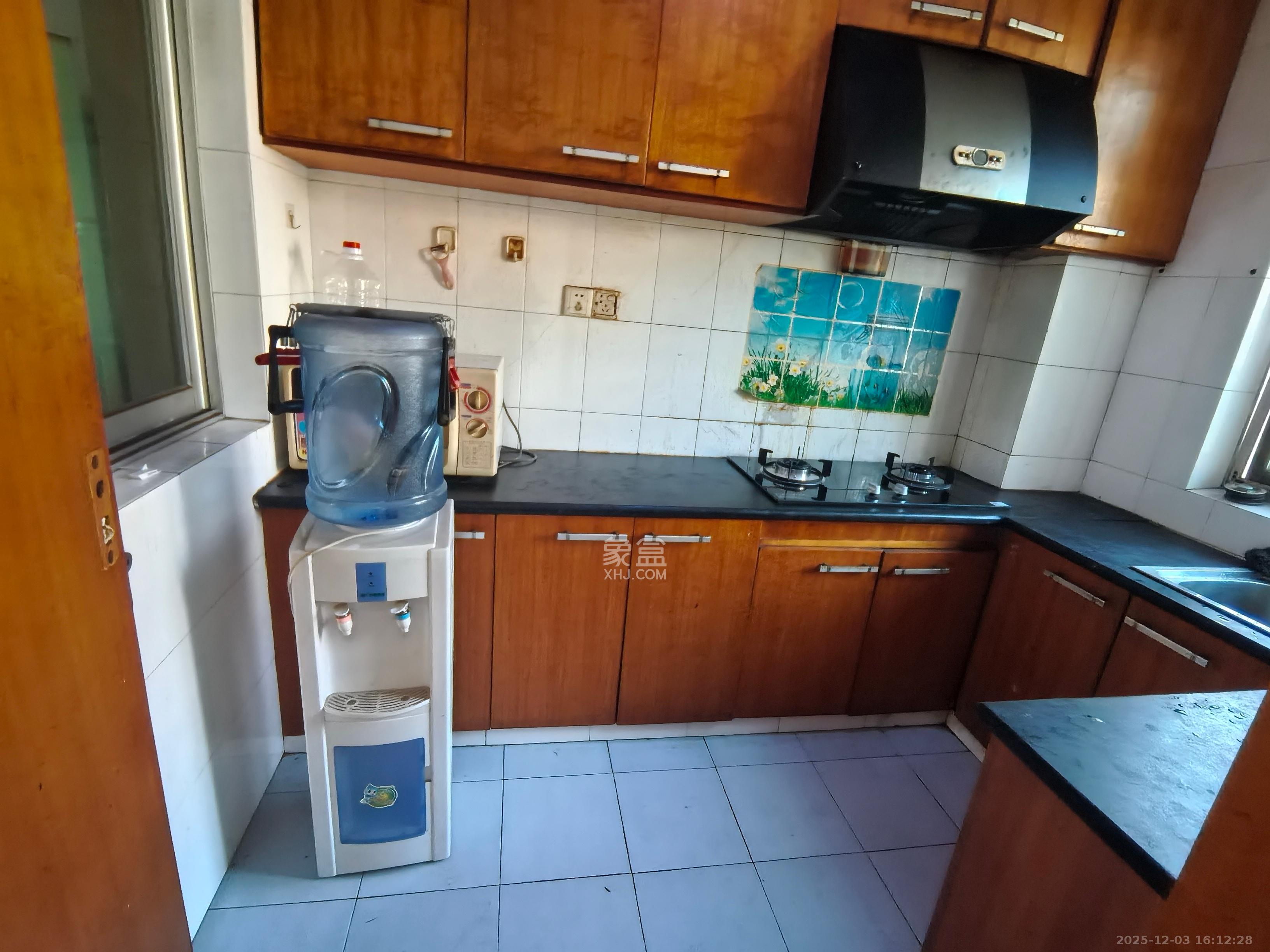 中南汽车世界 3室2厅1卫 1100.0元/月 中南汽车世界 3室2厅1卫 1100.0元/月室内图