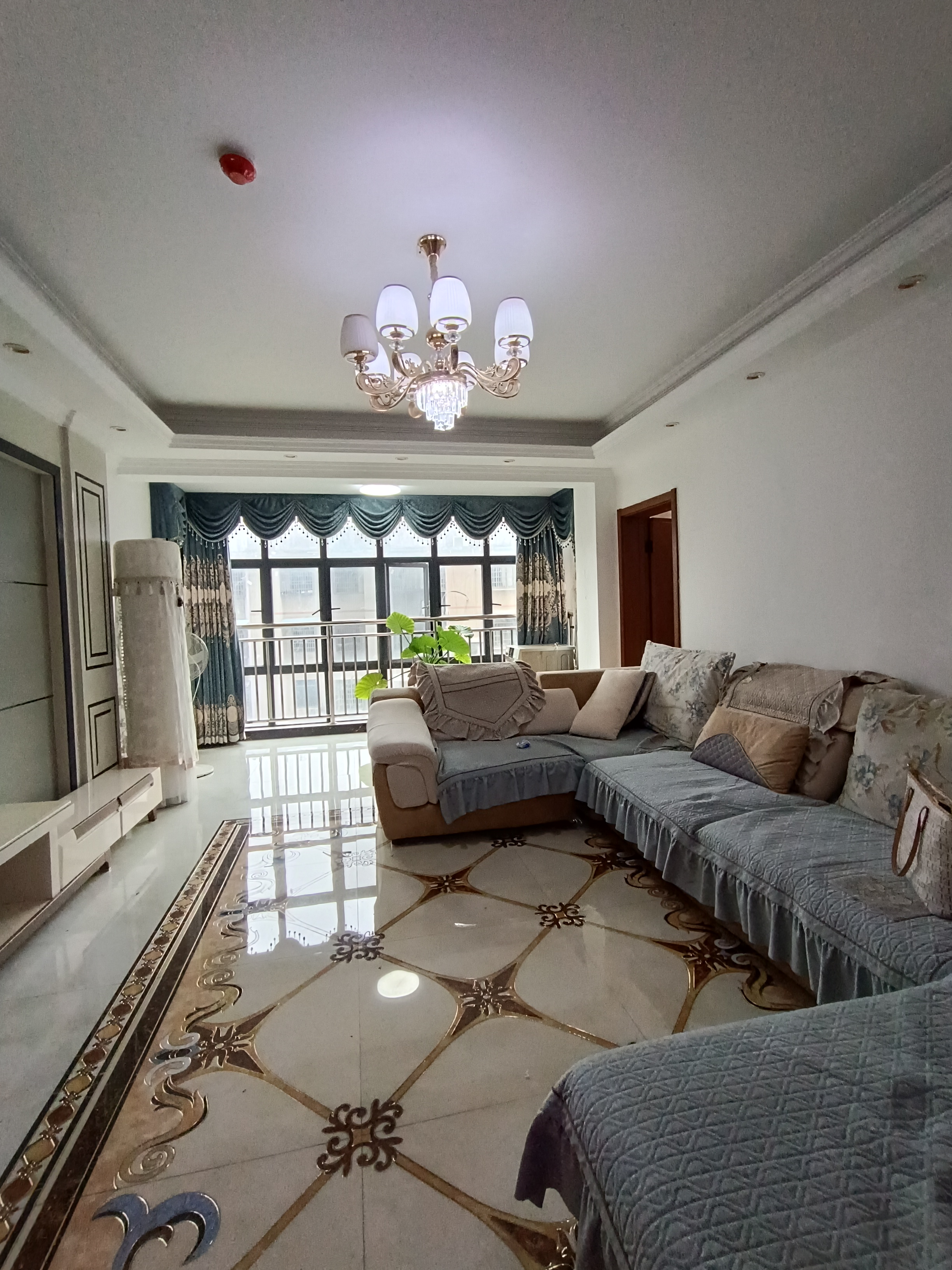 南门口安置小区一期  3室2厅2卫    1800.0元/月室内图