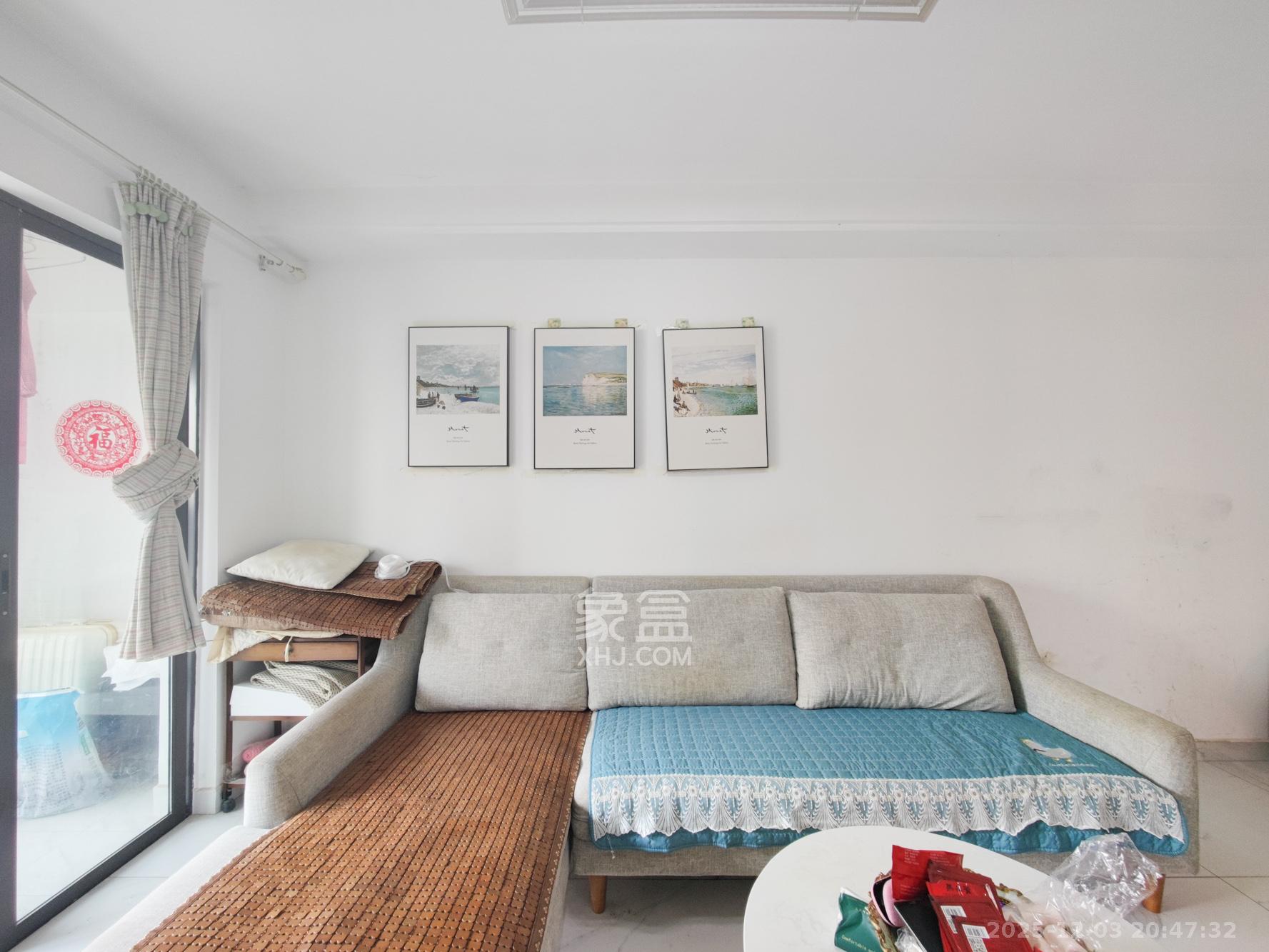 卓越蔚蓝城邦  1室0厅0卫    56.8万客厅