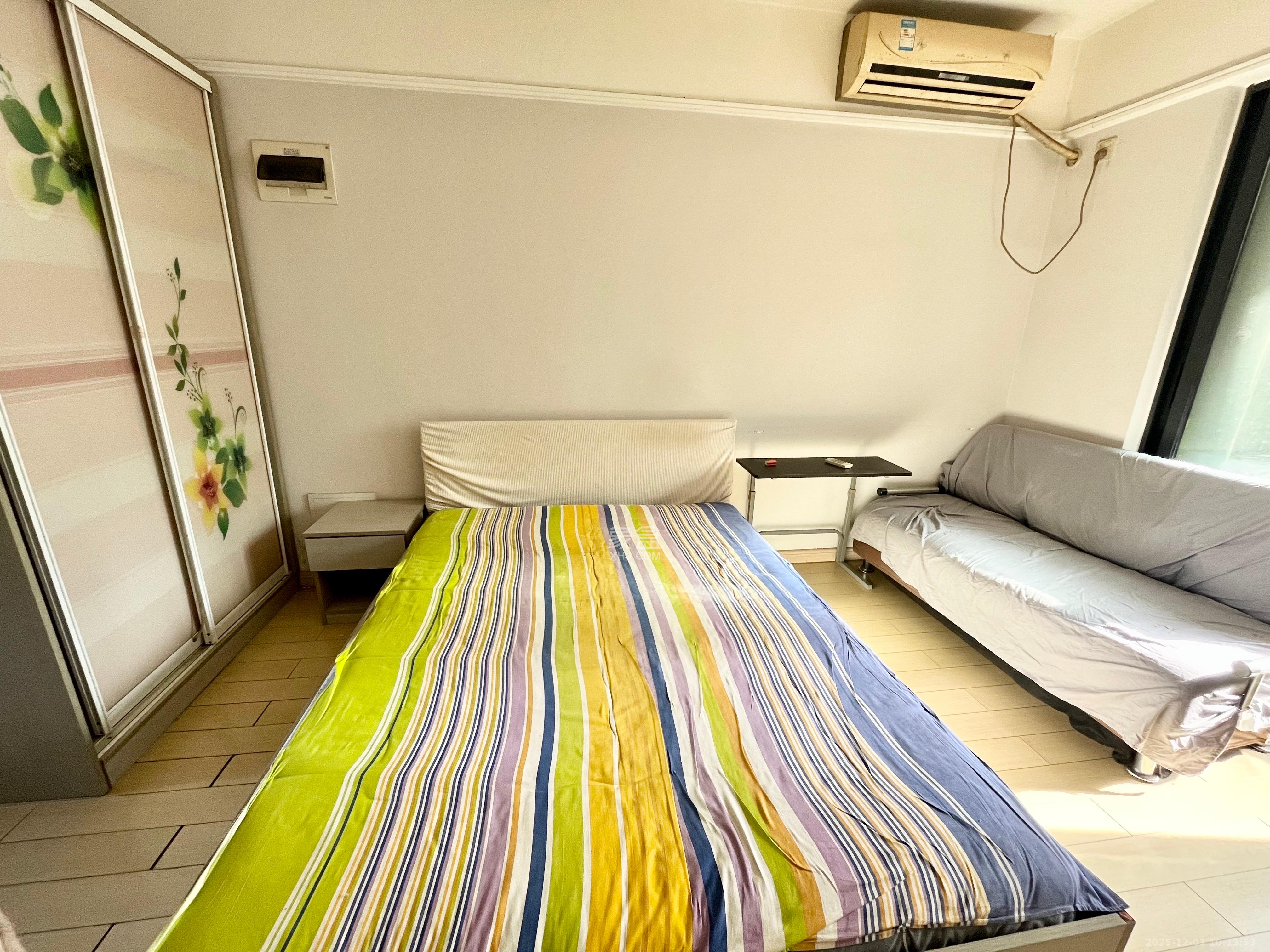 万科城  1室1厅1卫    1400.0元/月室内图