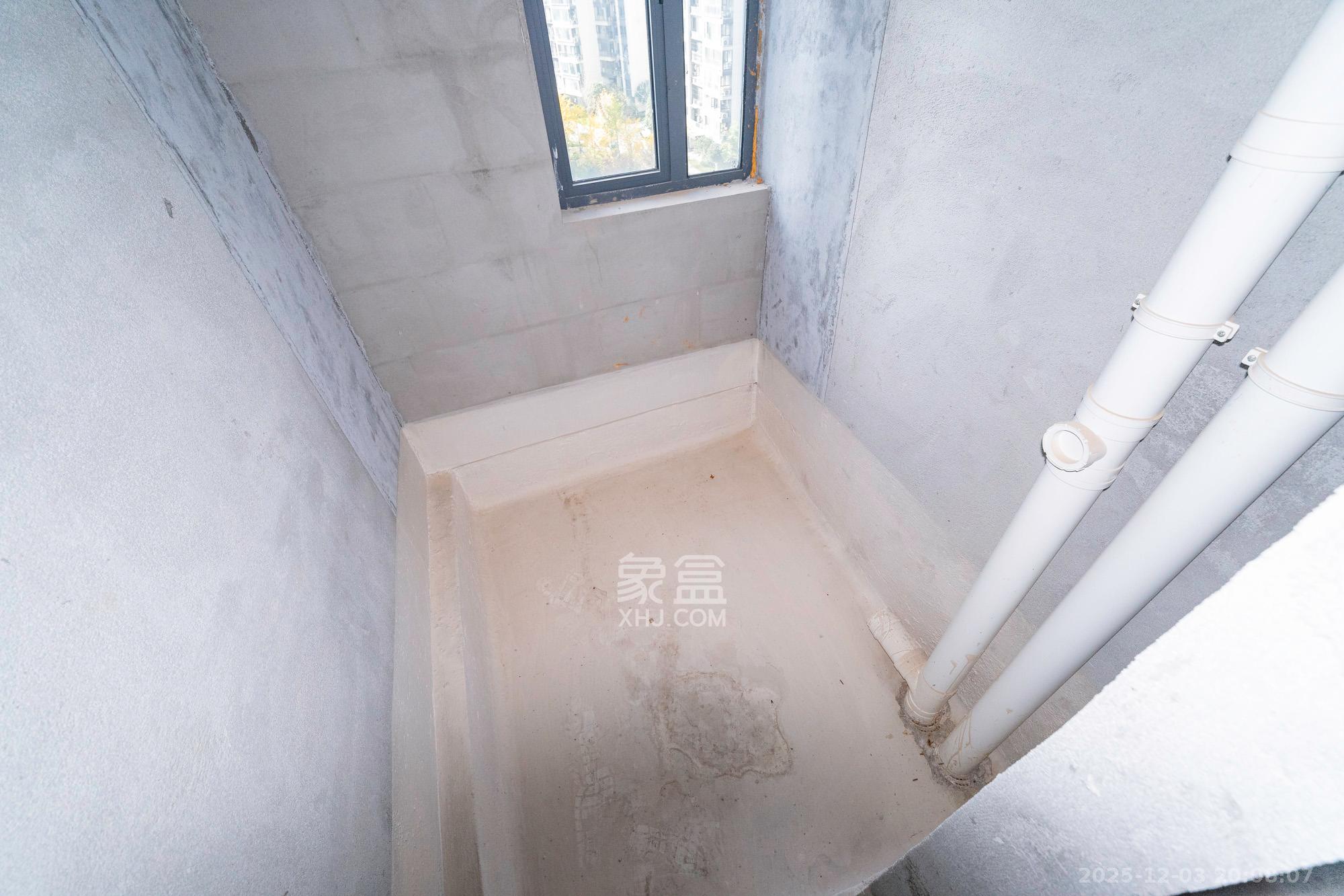 旭辉汇樾城 6室2厅3卫 135.0万 旭辉汇樾城 6室2厅3卫 135.0万卫生间