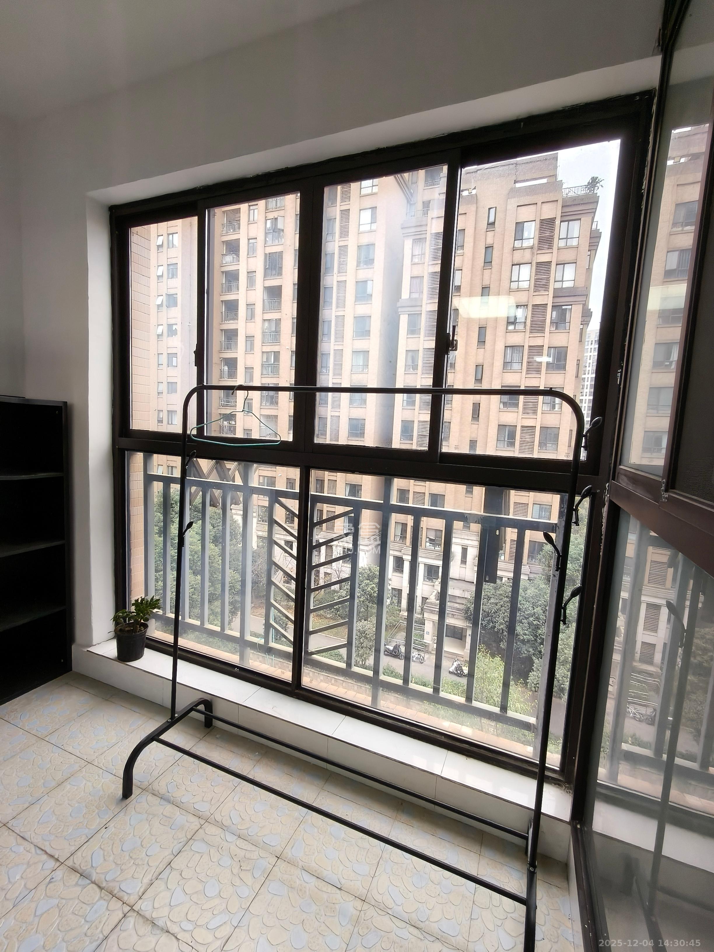 奥林匹克花园贡院一期 3室2厅1卫 2300.0元/月 奥林匹克花园贡院一期 3室2厅1卫 2300.0元/月室内图