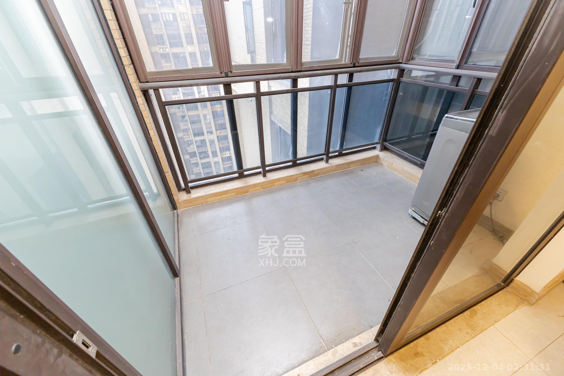 时代倾城一期 3室2厅2卫 76.0万 时代倾城一期 3室2厅2卫 76.0万阳台