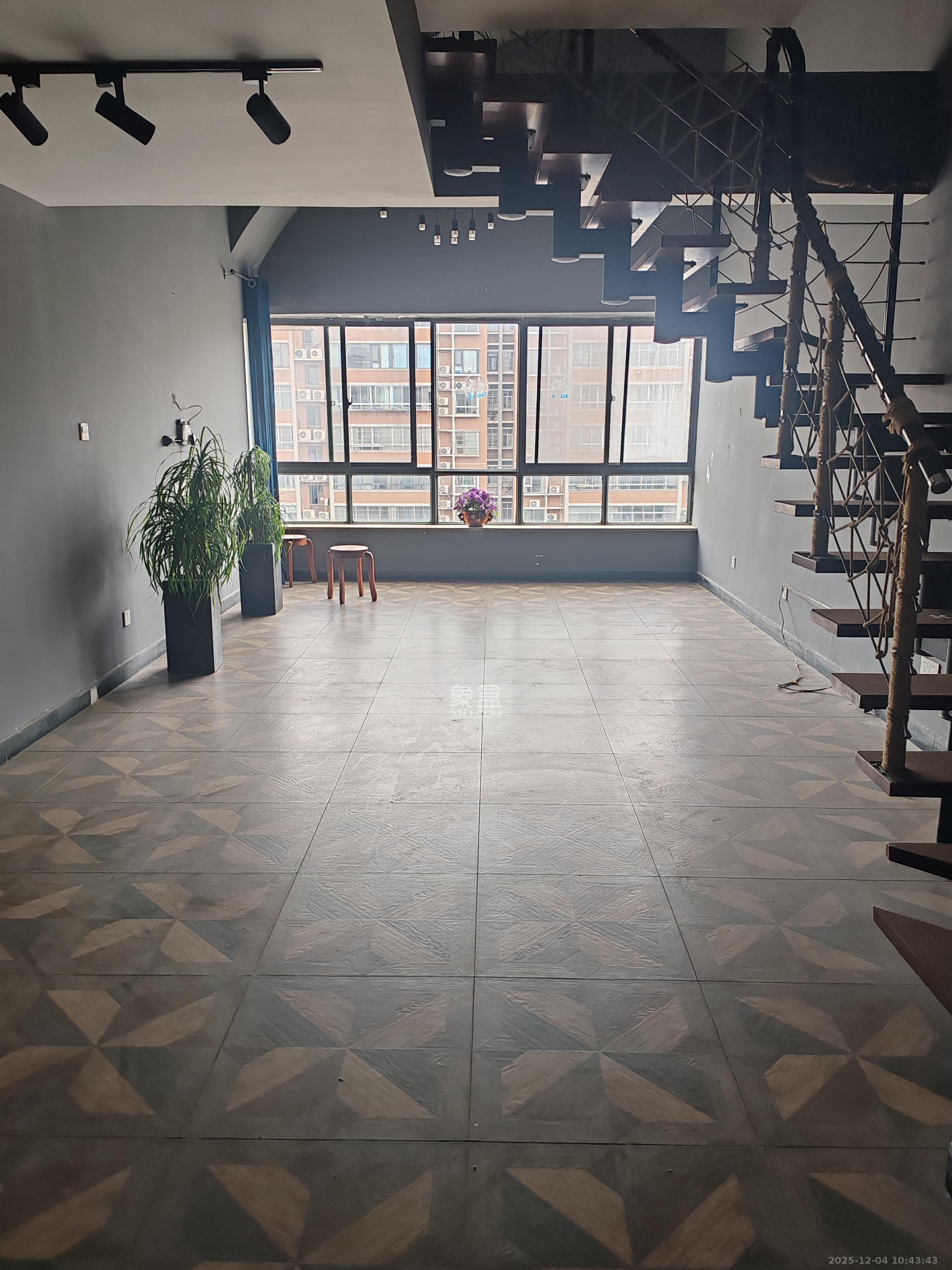 恒盛世家  6室3厅3卫    3200.0元/月