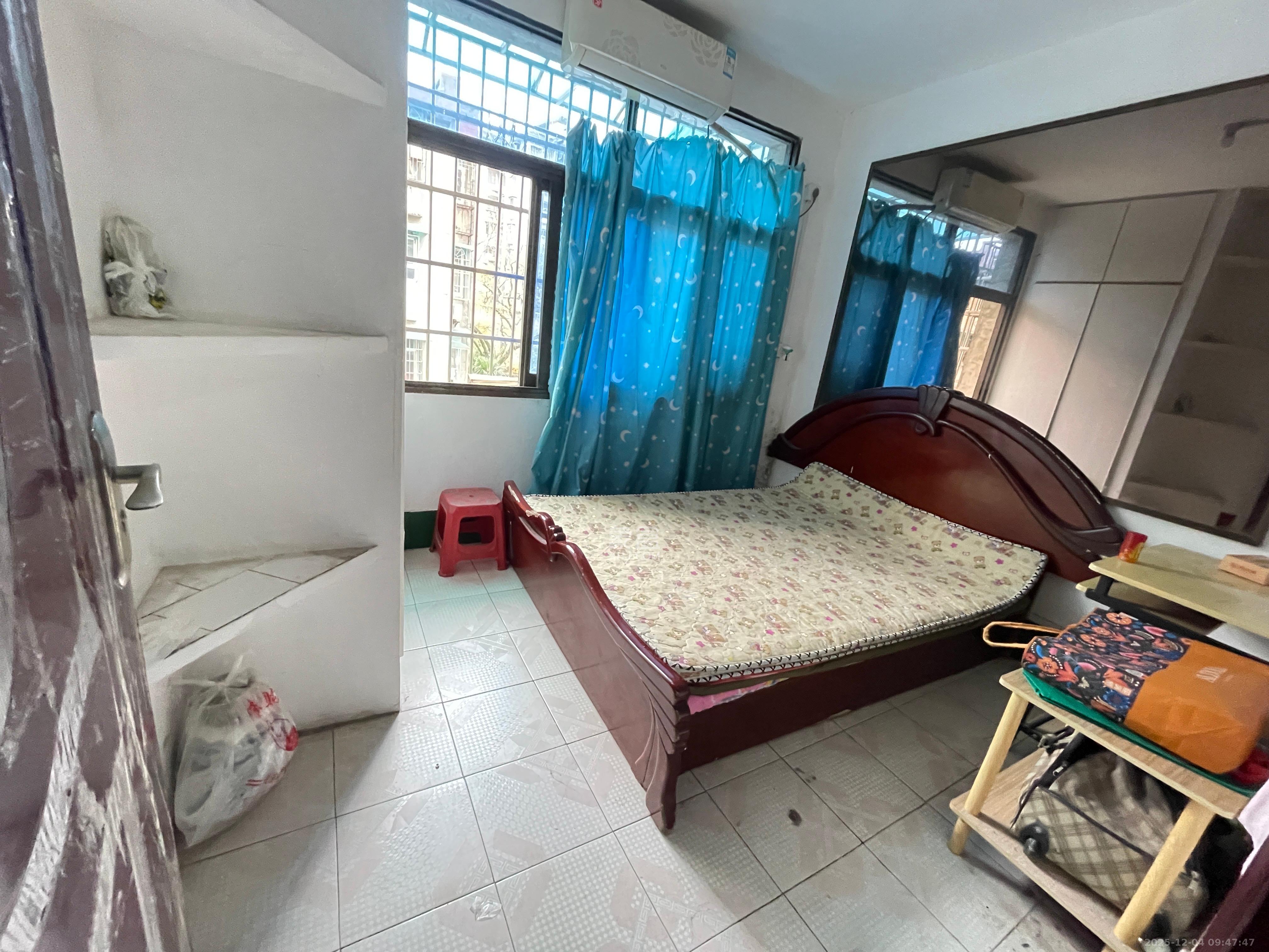 牛婆塘社区 4室2厅1卫 1600.0元/月 牛婆塘社区 4室2厅1卫 1600.0元/月室内图