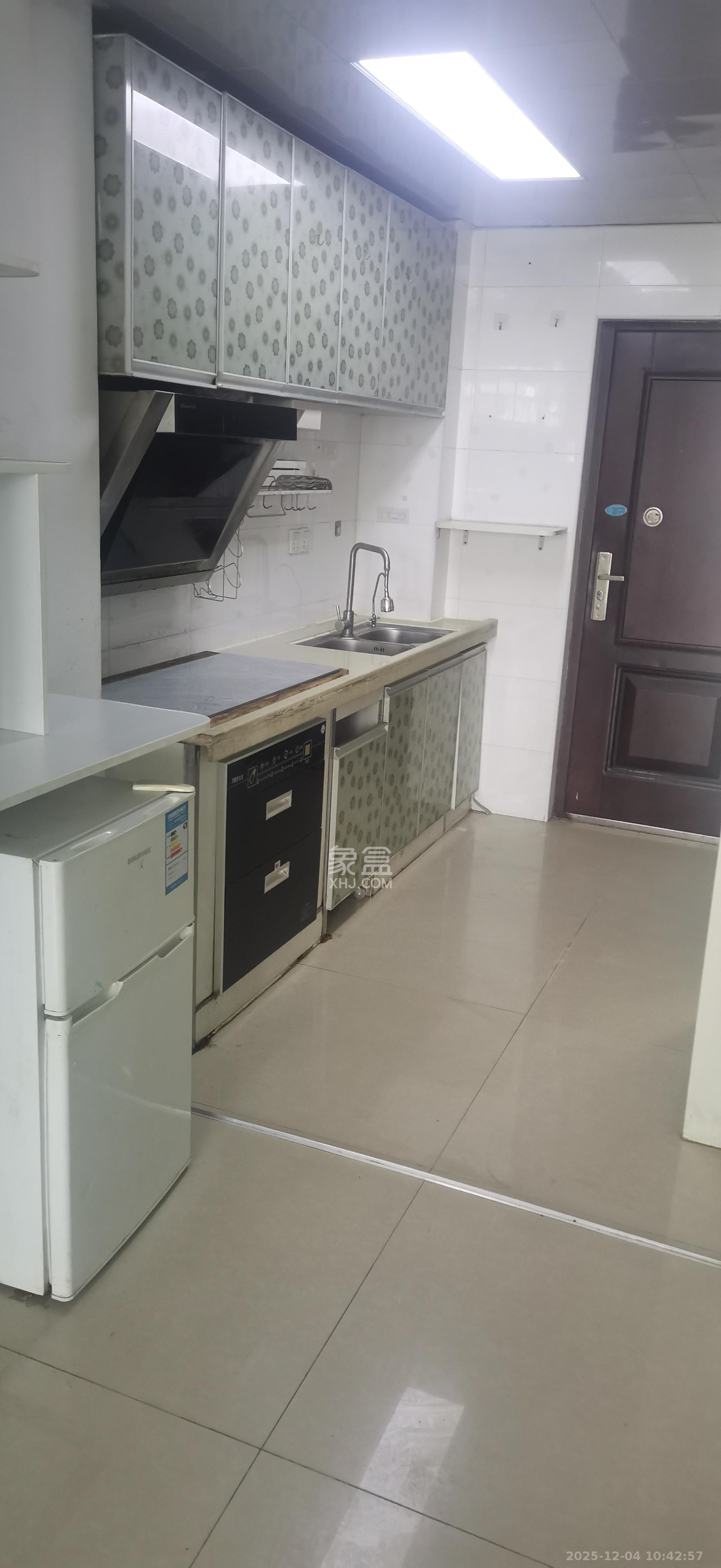 融圣国际 1室1厅1卫 1600.0元/月 融圣国际 1室1厅1卫 1600.0元/月室内图