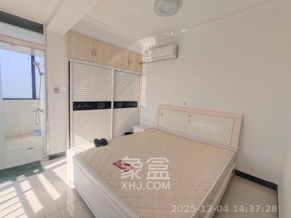 麓山枫情  3室2厅1卫    2100.0元/月室内图