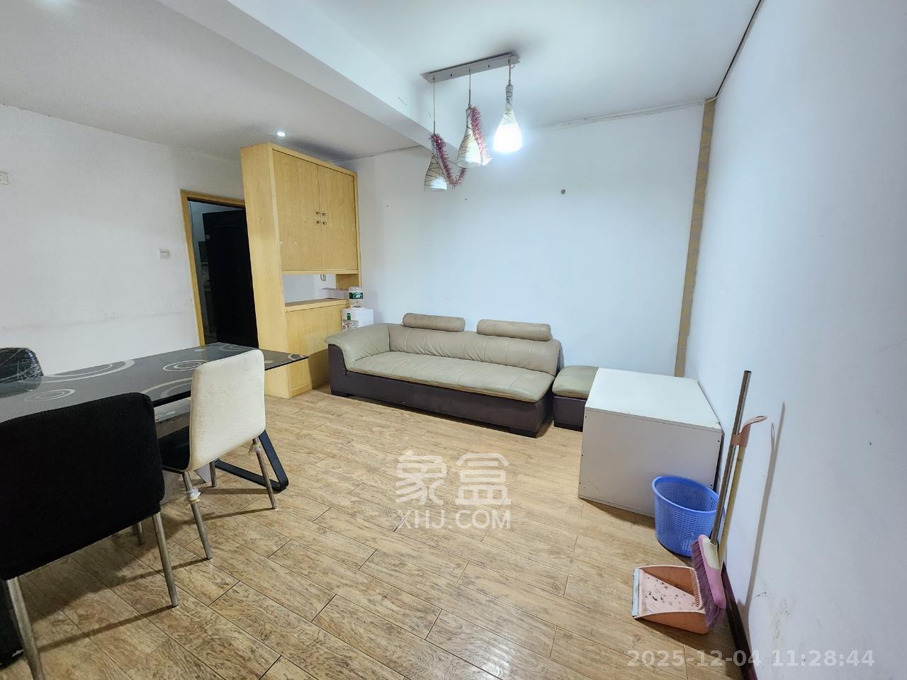 枫林美景  4室2厅2卫    2900.0元/月室内图