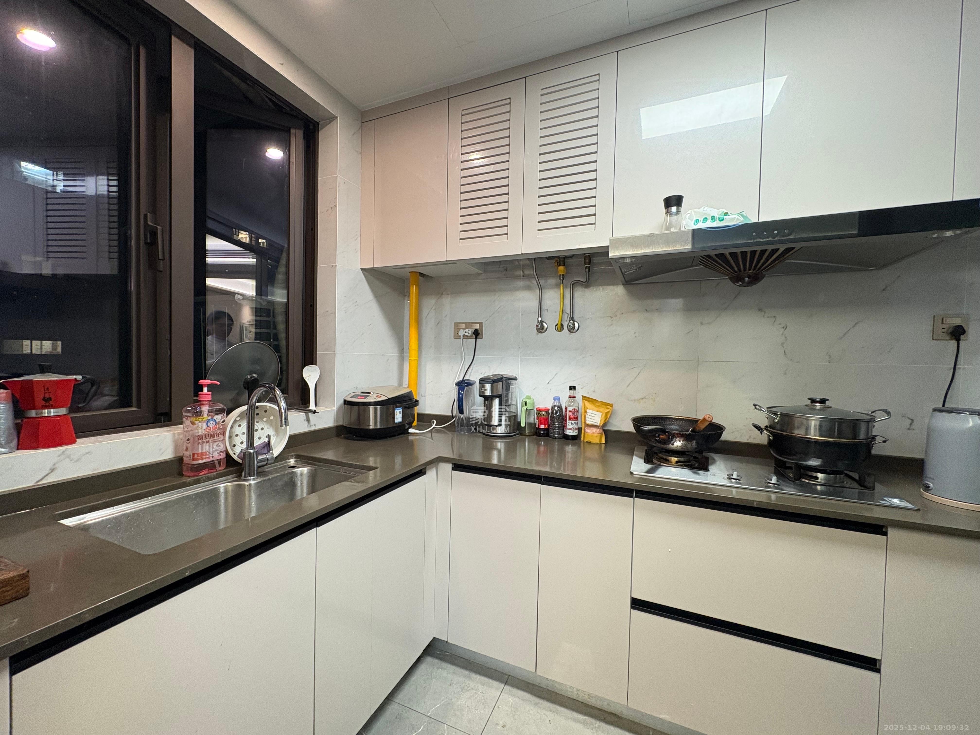 龙湖江与城 4室2厅2卫 3600.0元/月 龙湖江与城 4室2厅2卫 3600.0元/月室内图