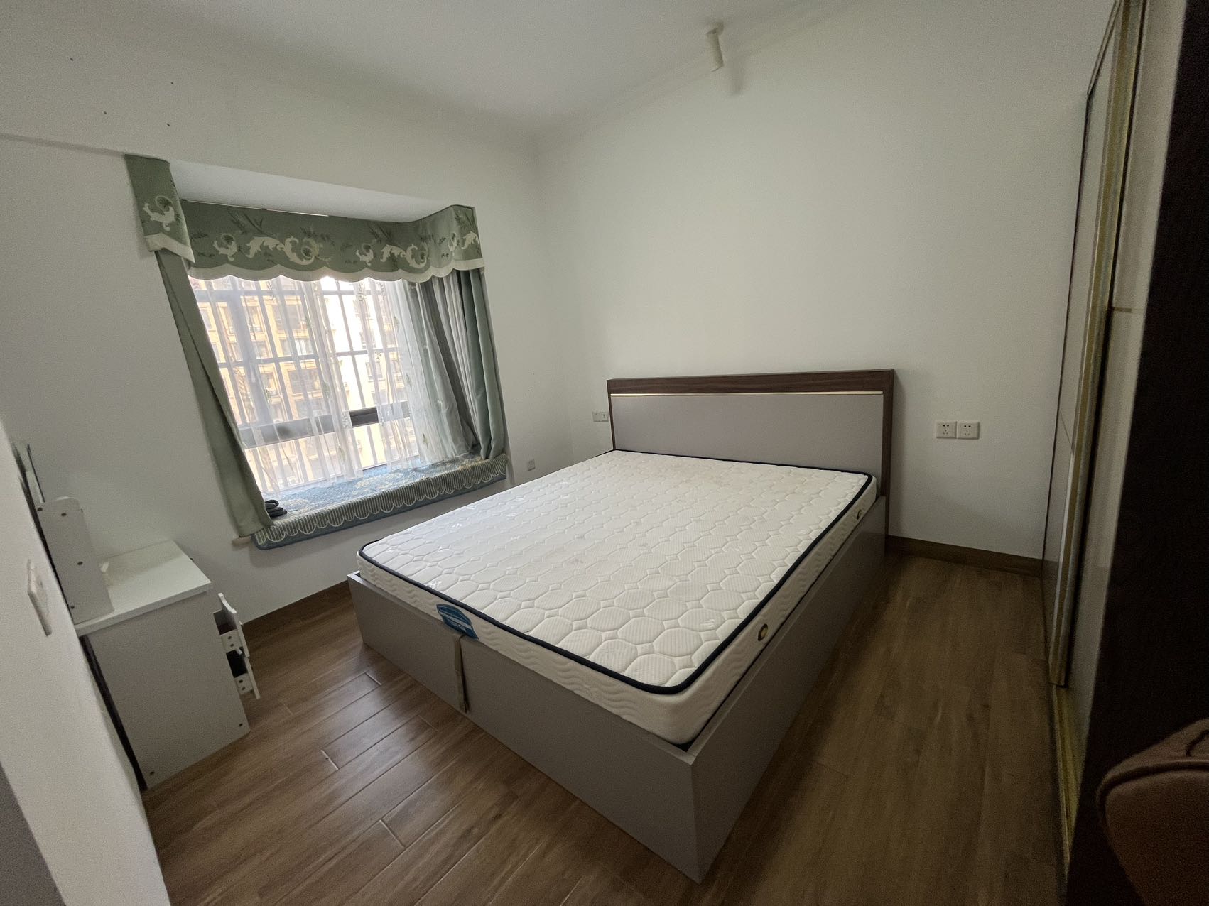 粤泰滨江花园 3室2厅2卫 2800.0元/月 粤泰滨江花园 3室2厅2卫 2800.0元/月室内图