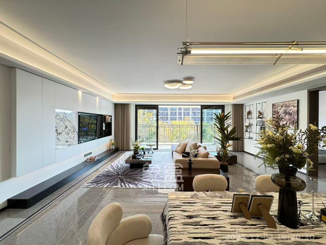 时代建发和著  4室2厅3卫    7000.0元/月