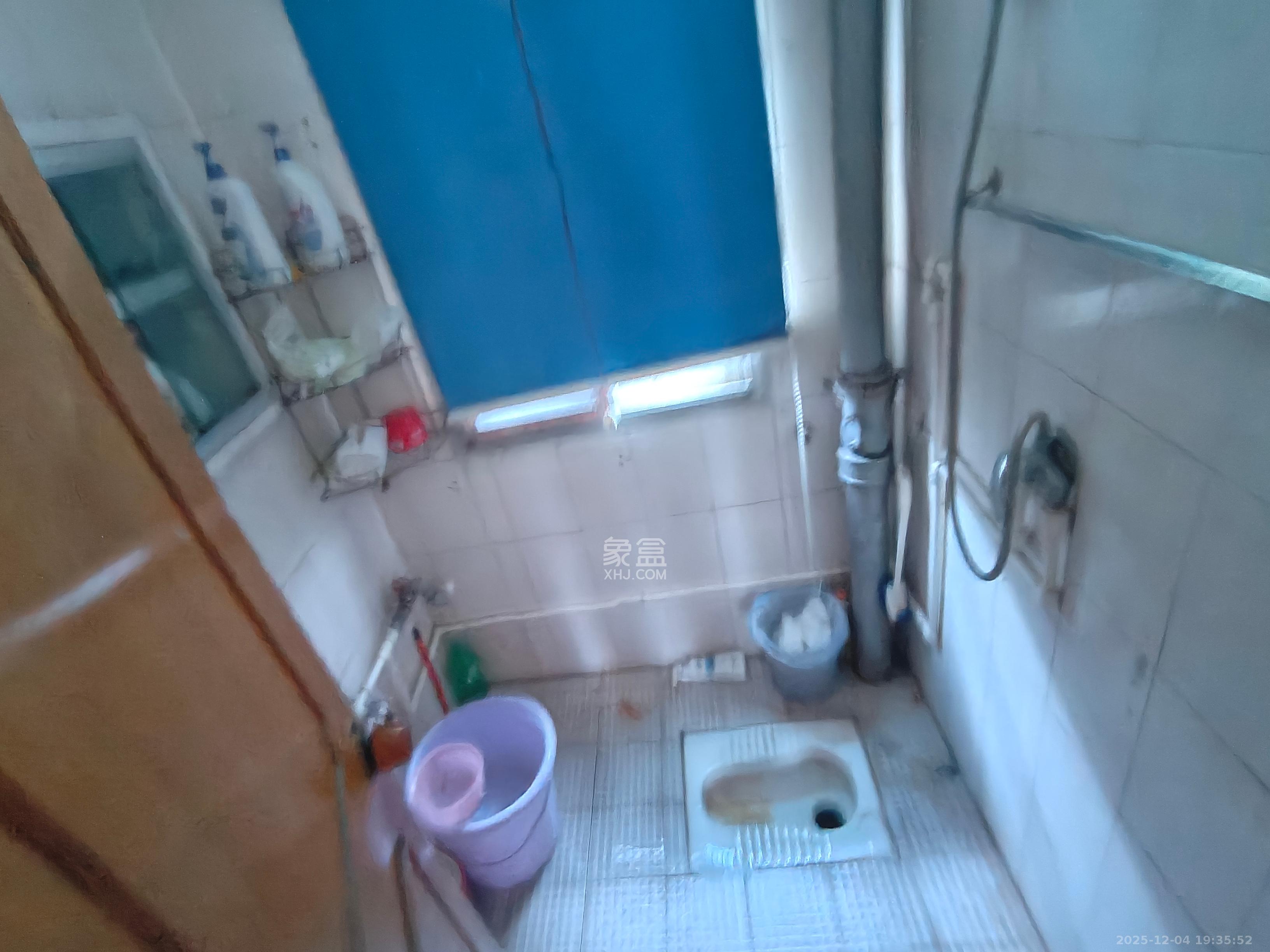 望岳村 3室2厅1卫 1800.0元/月 望岳村 3室2厅1卫 1800.0元/月室内图