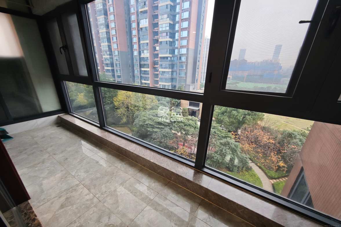 京武浪琴山一、二期 4室2厅2卫 12000.0元/月 京武浪琴山一、二期 4室2厅2卫 12000.0元/月室内图