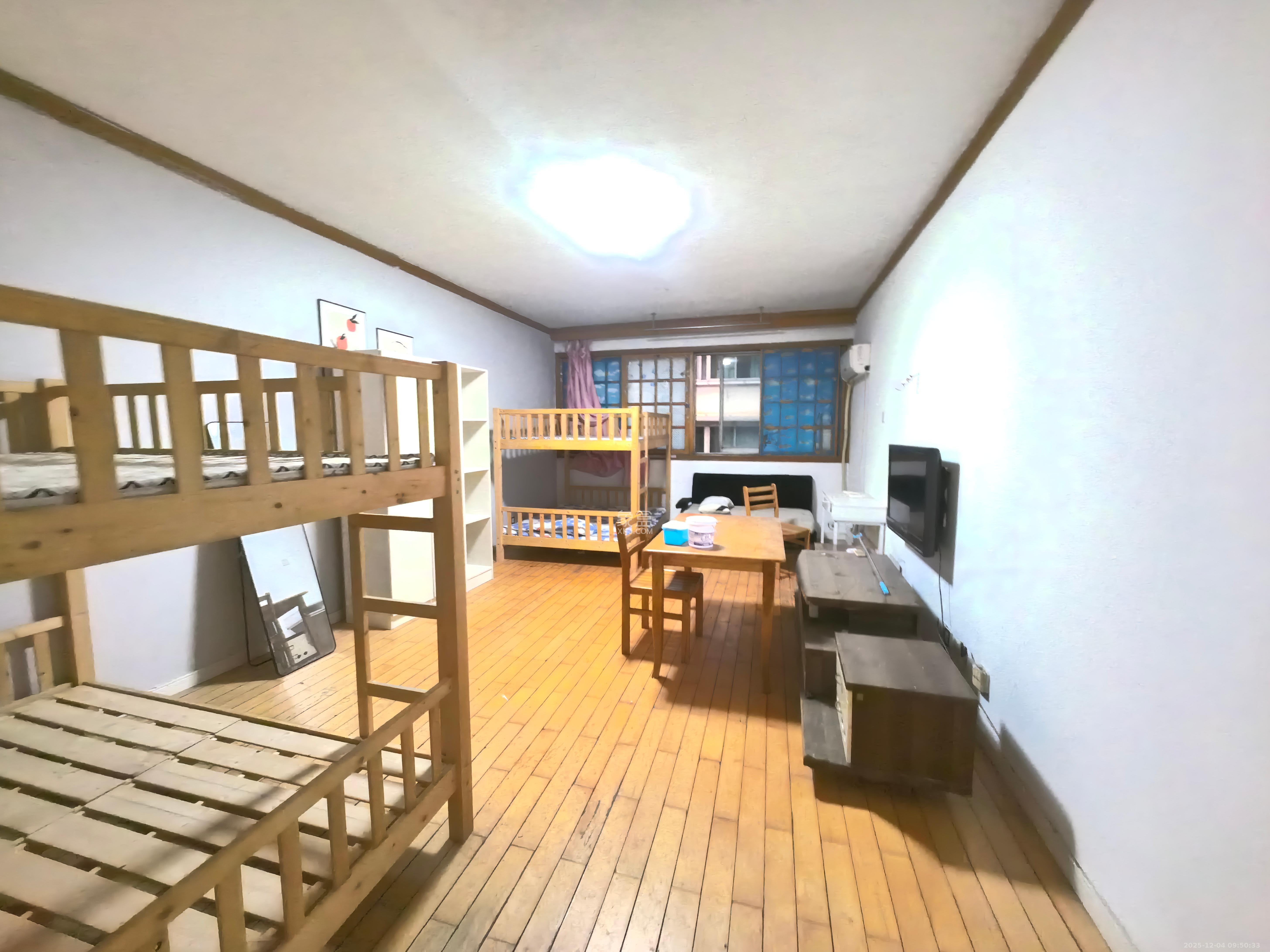 市建委宿舍  3室2厅2卫    2000.0元/月