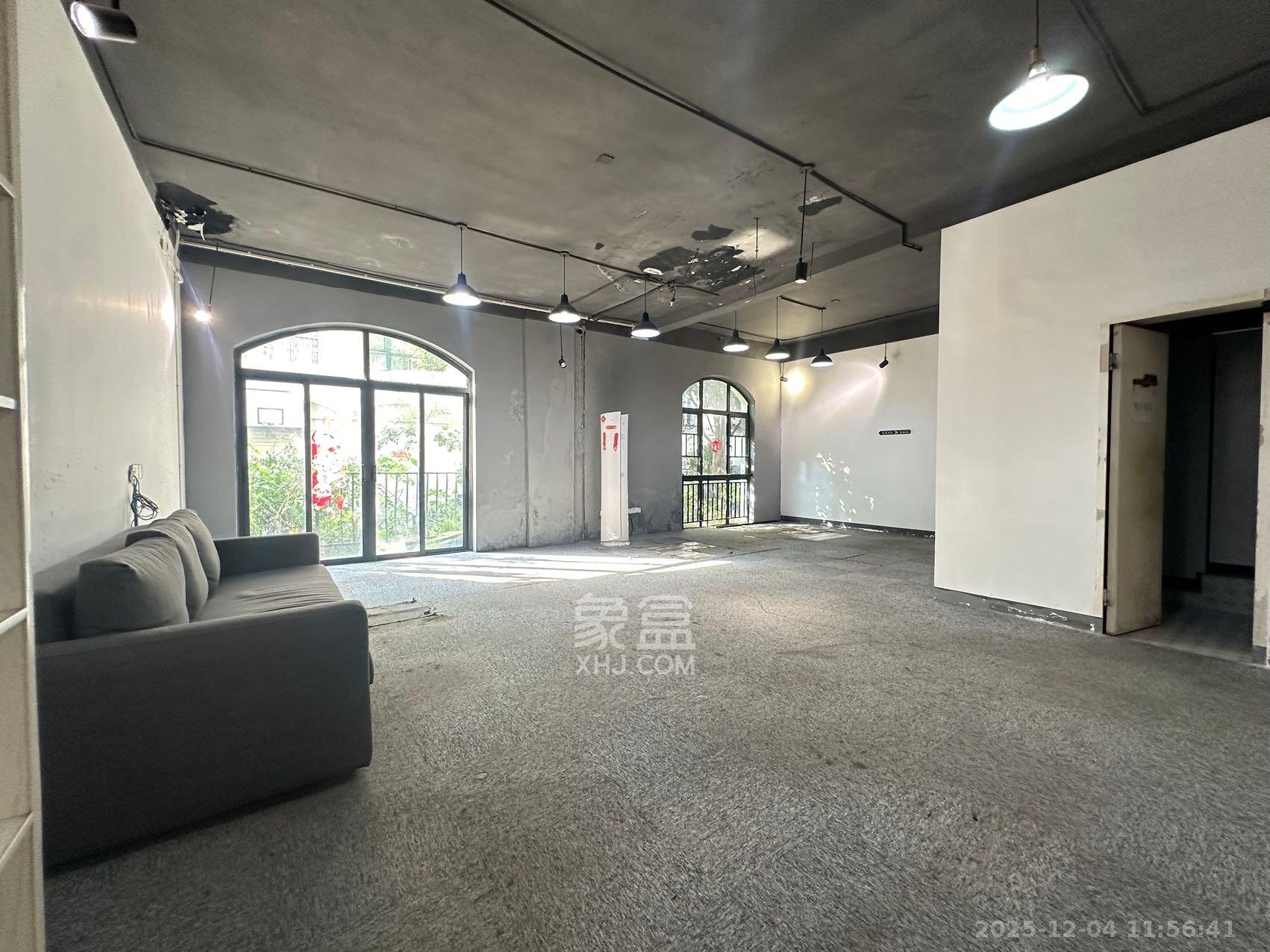 归心苑  7室3厅4卫    11500.0元/月