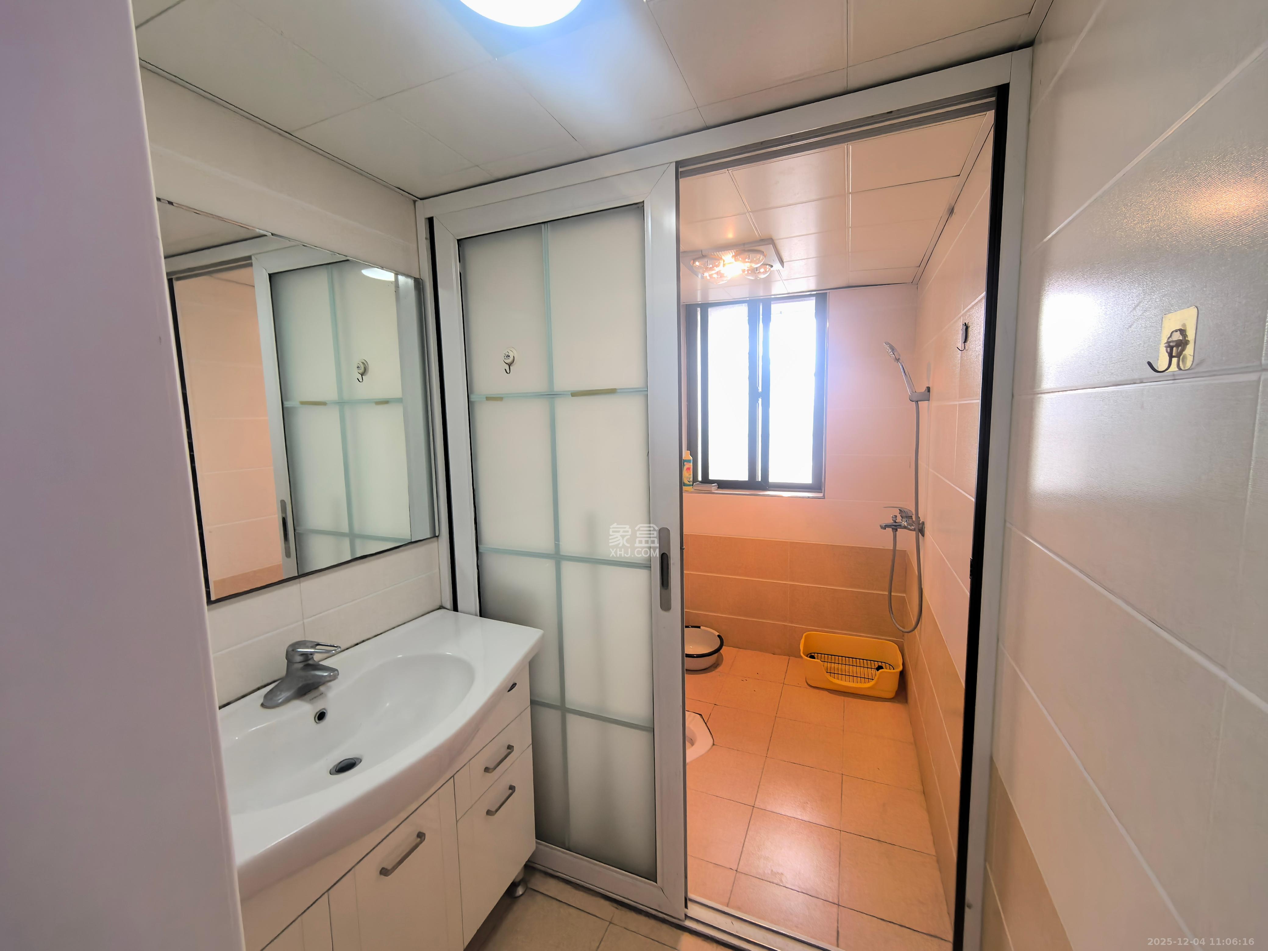 上海城小区  3室1厅1卫    2100.0元/月室内图