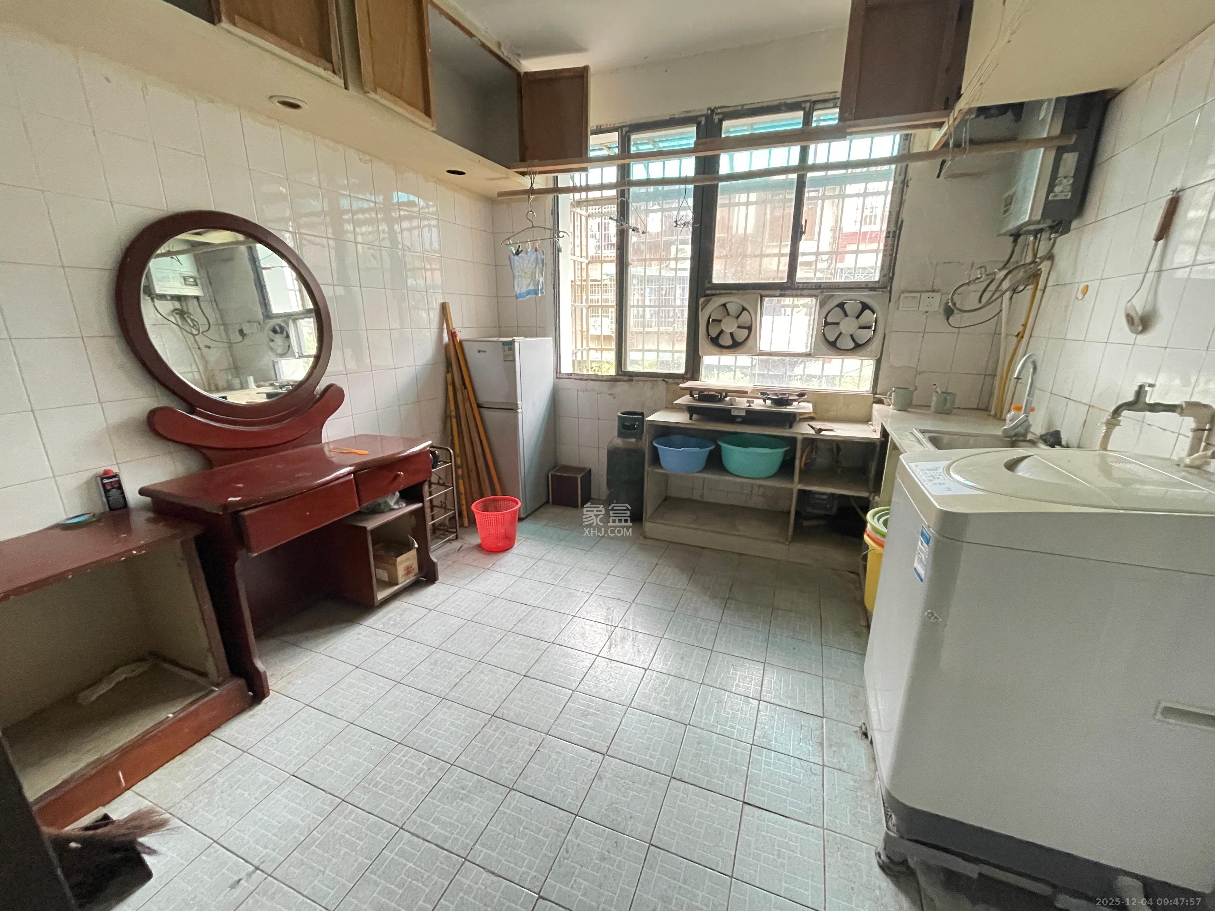 牛婆塘社区 4室2厅1卫 1600.0元/月 牛婆塘社区 4室2厅1卫 1600.0元/月室内图