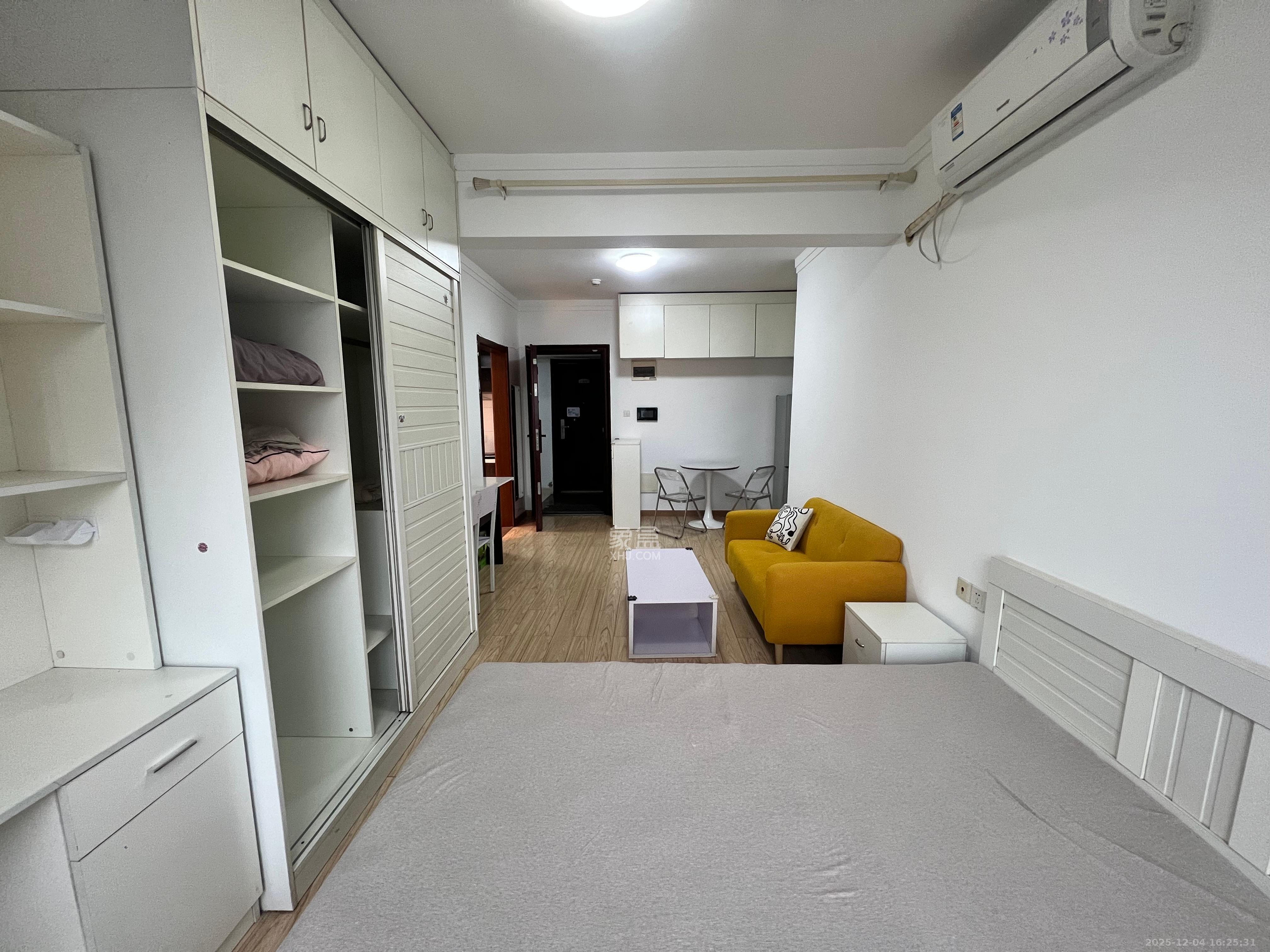 藏珑湖上国际花园  1室1厅1卫    1700.0元/月室内图