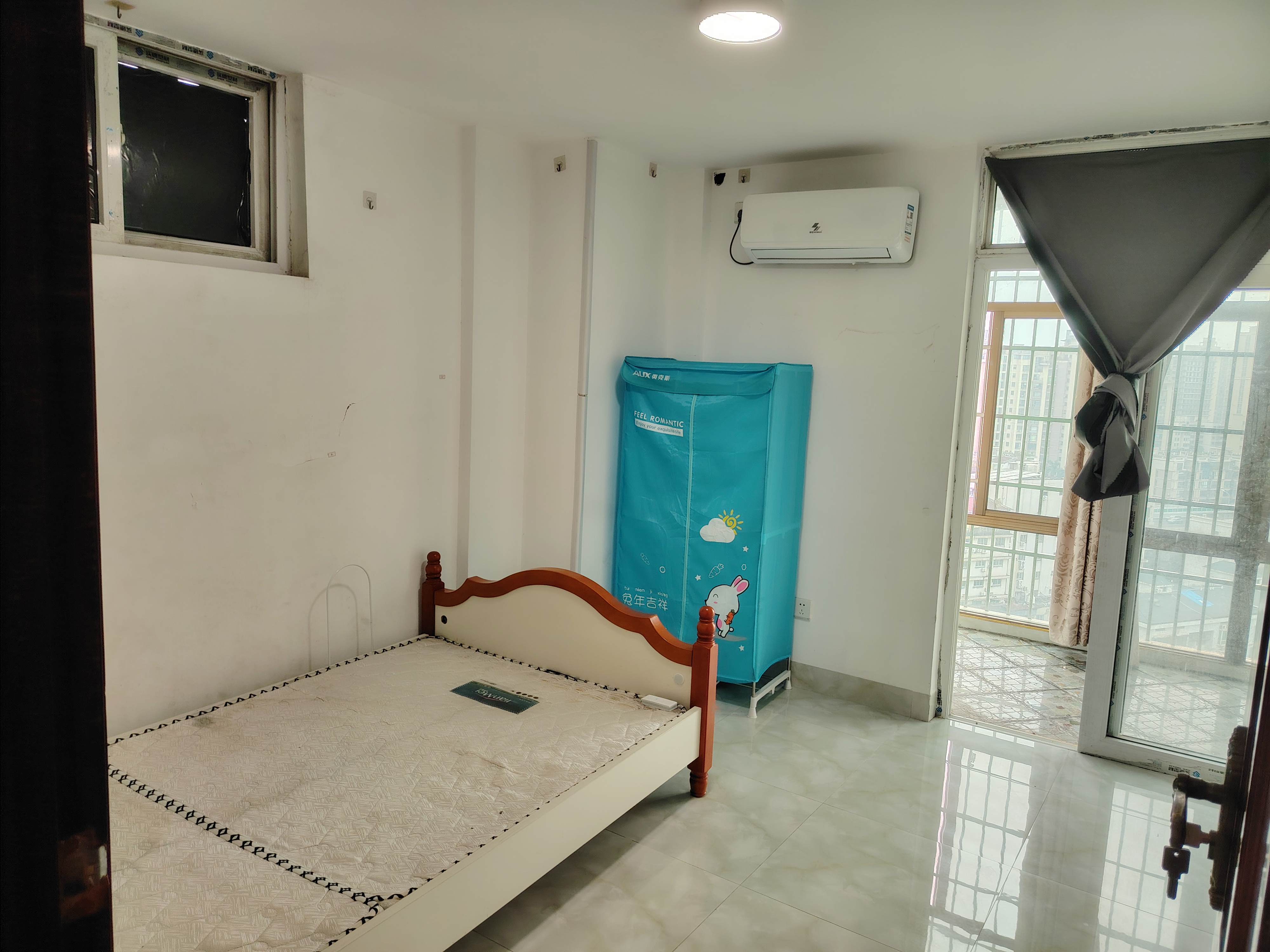 中城广场 3室2厅1卫 2400.0元/月 中城广场 3室2厅1卫 2400.0元/月室内图