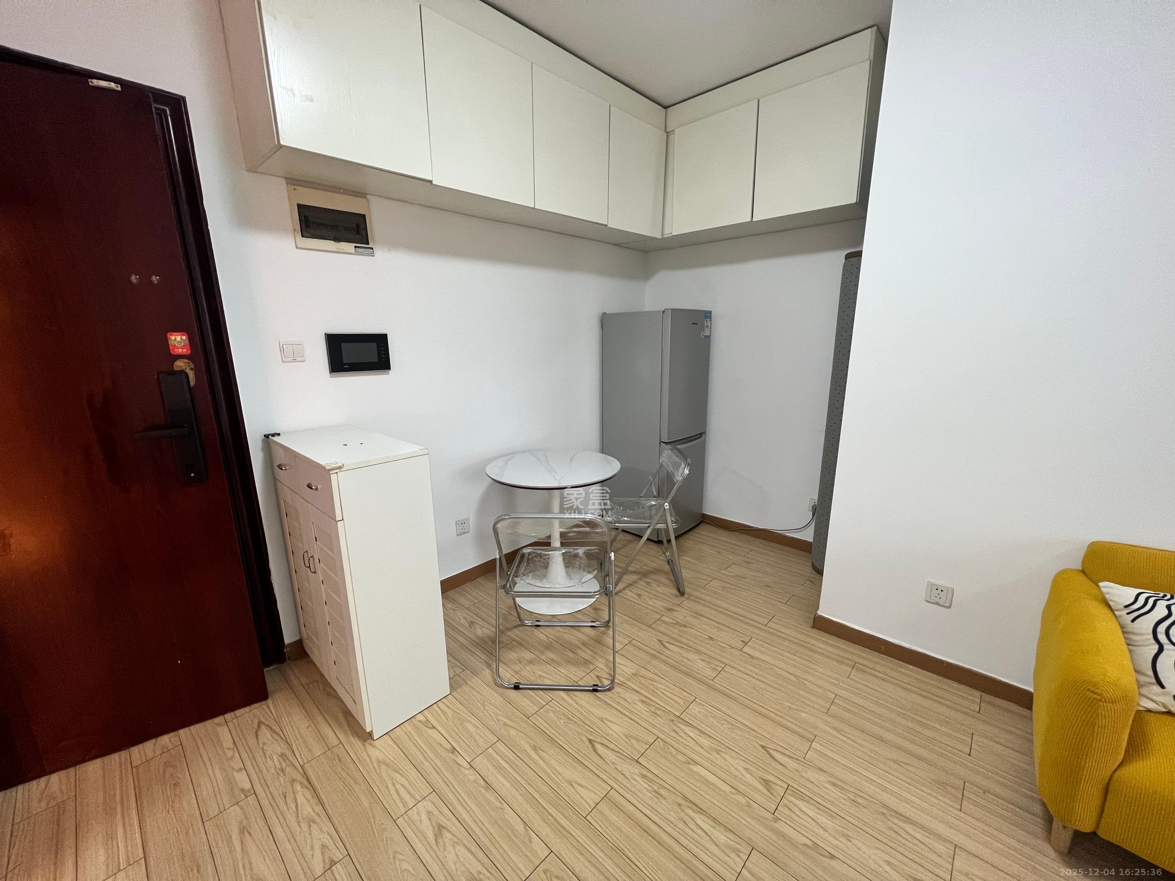 藏珑湖上国际花园 1室1厅1卫 1700.0元/月 藏珑湖上国际花园 1室1厅1卫 1700.0元/月室内图