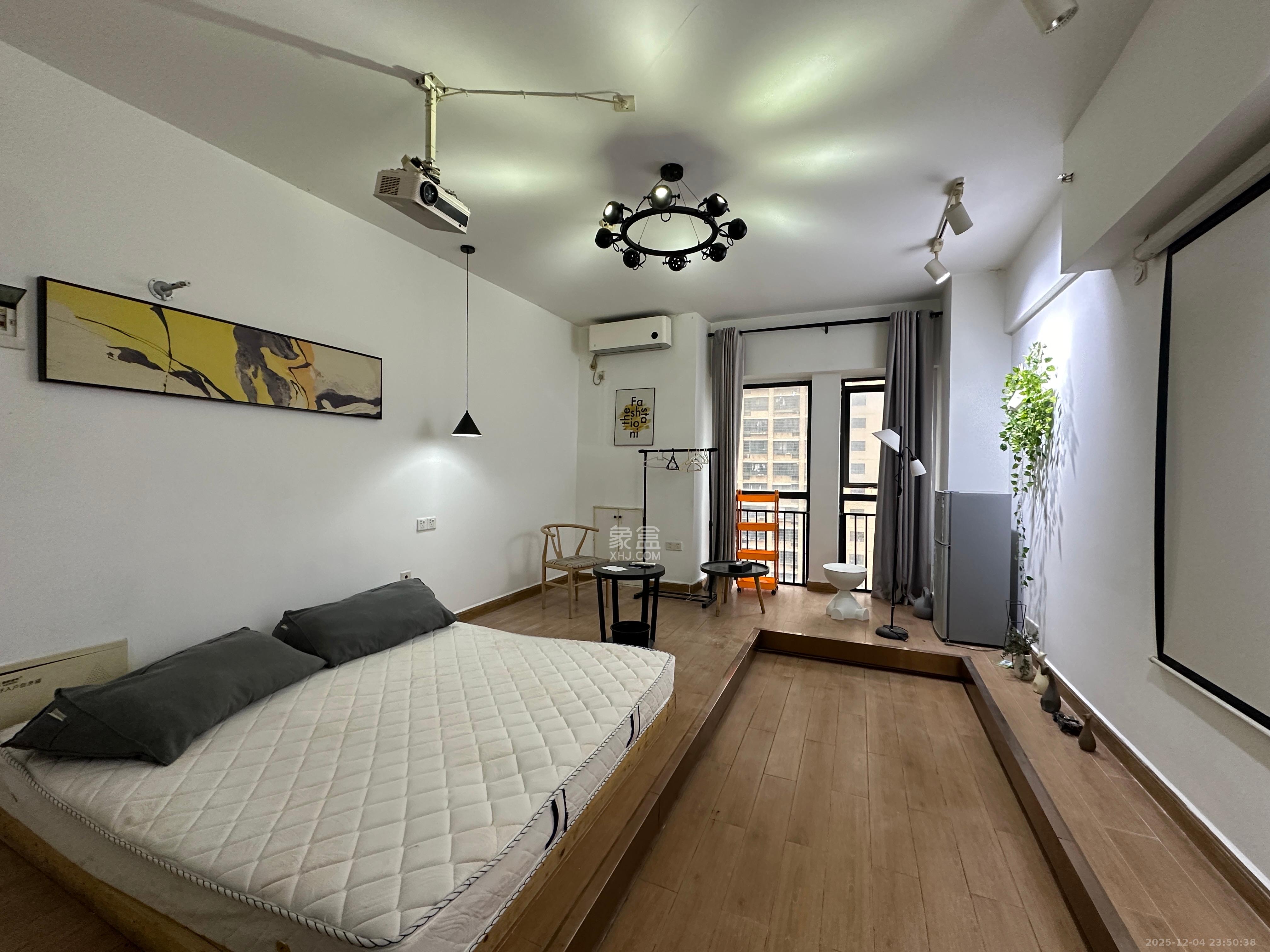 新世界广场  1室1厅1卫    1400.0元/月