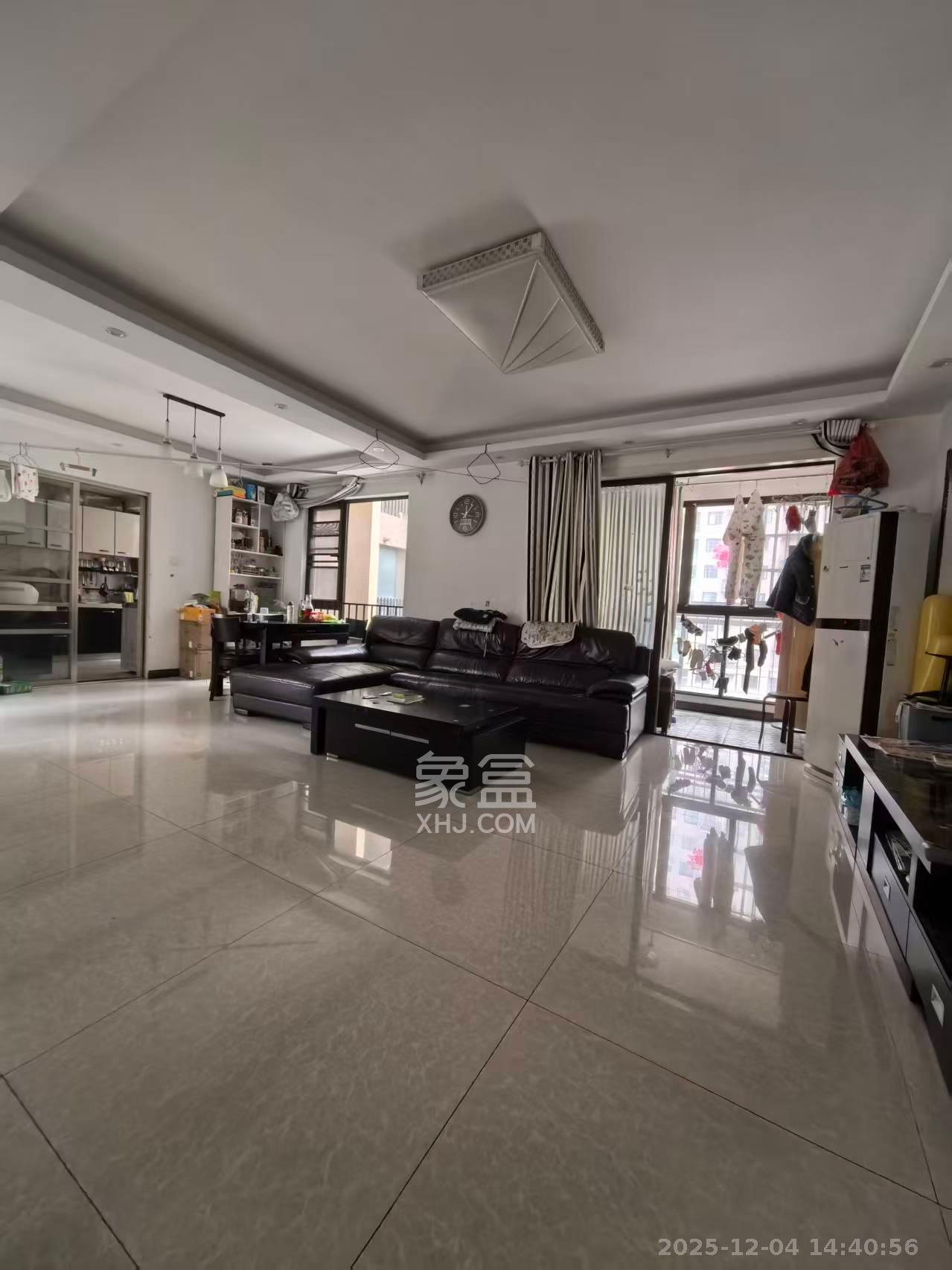 华润凤凰城三期  3室2厅2卫    2800.0元/月