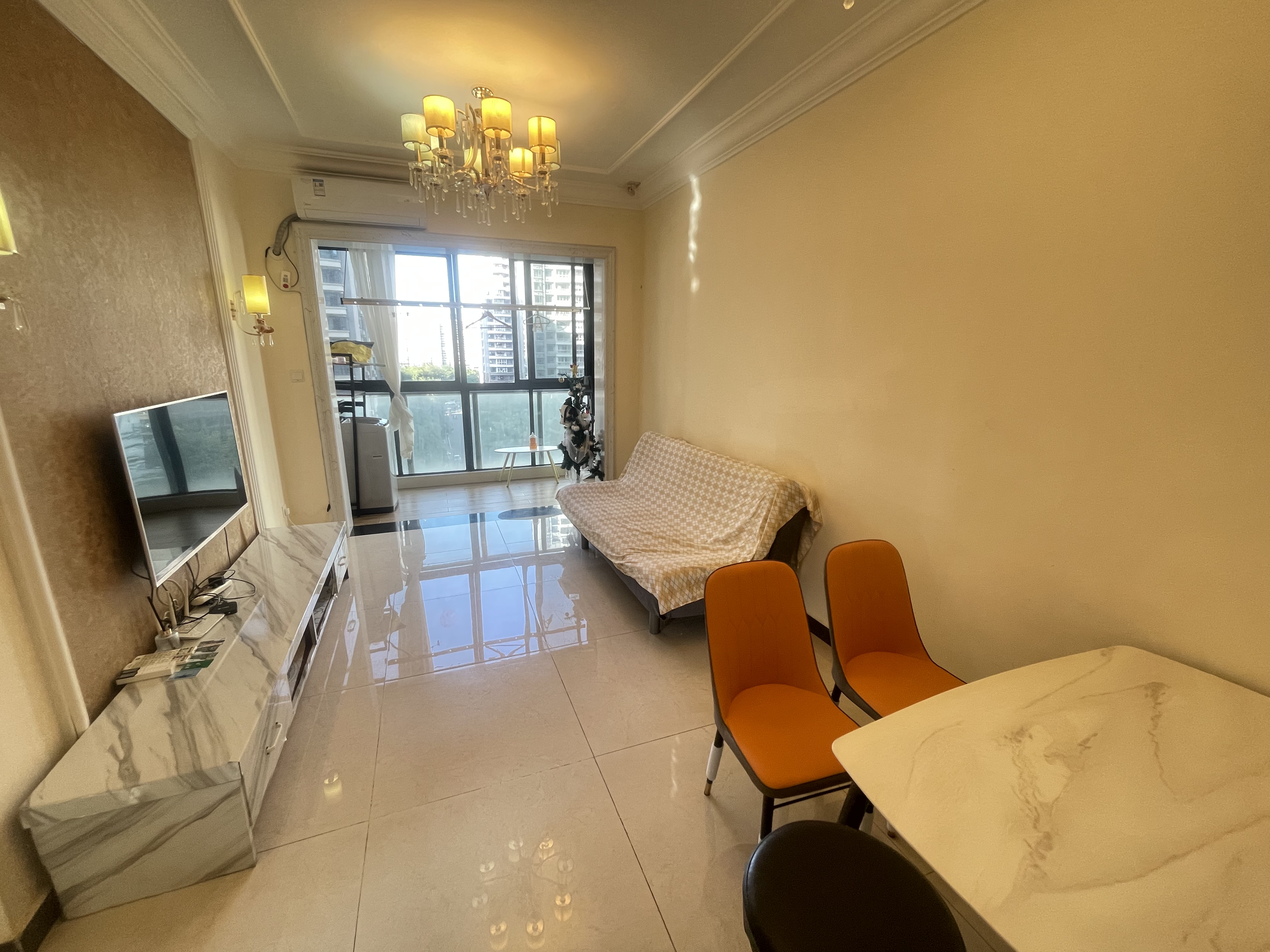 恒大海口文化旅游城 2室2厅1卫 1800.0元/月 恒大海口文化旅游城 2室2厅1卫 1800.0元/月室内图