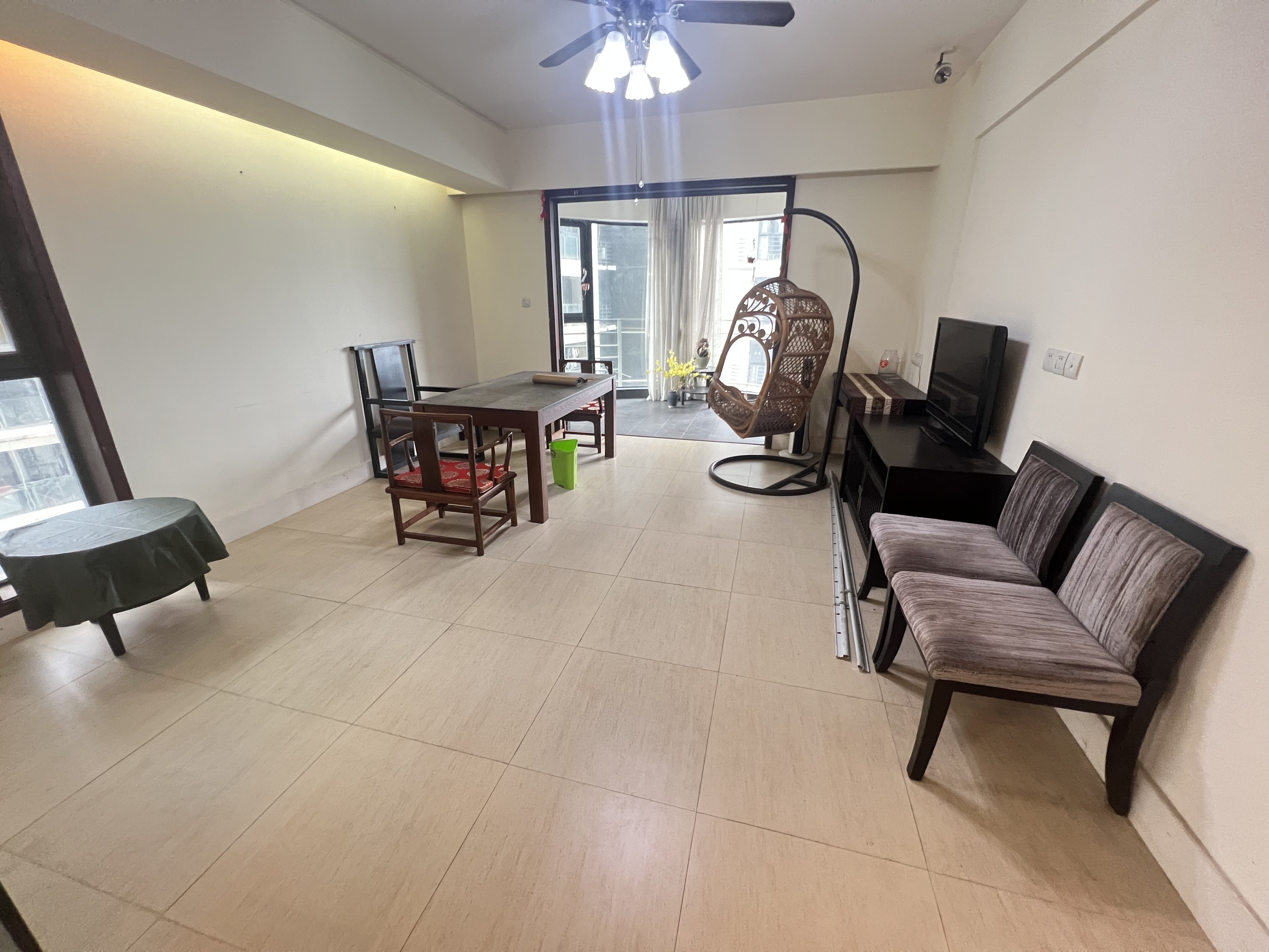 宝华海景 1室2厅1卫 120.0万 宝华海景 1室2厅1卫 120.0万客厅