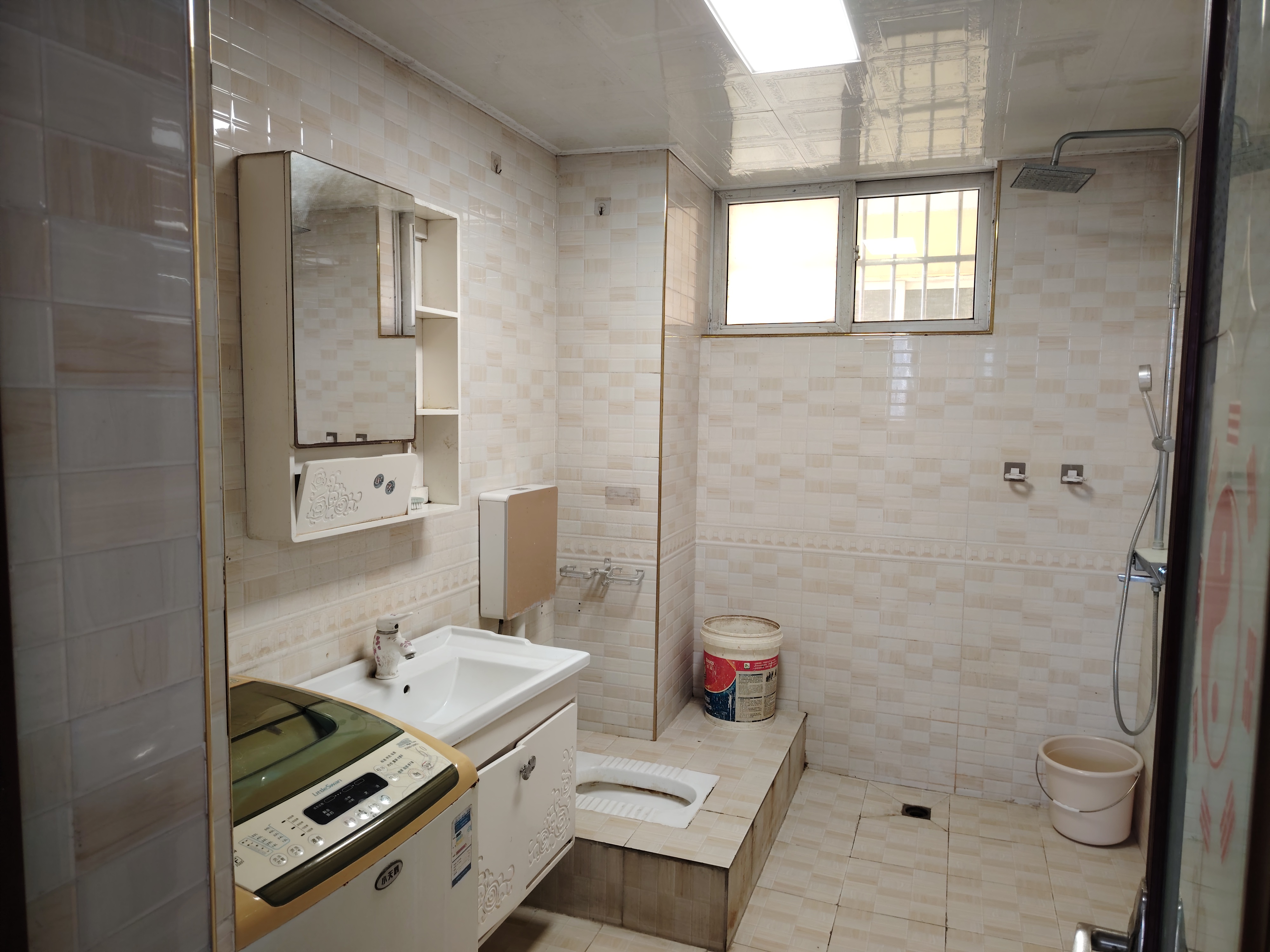 中城广场 3室2厅1卫 2400.0元/月 中城广场 3室2厅1卫 2400.0元/月室内图