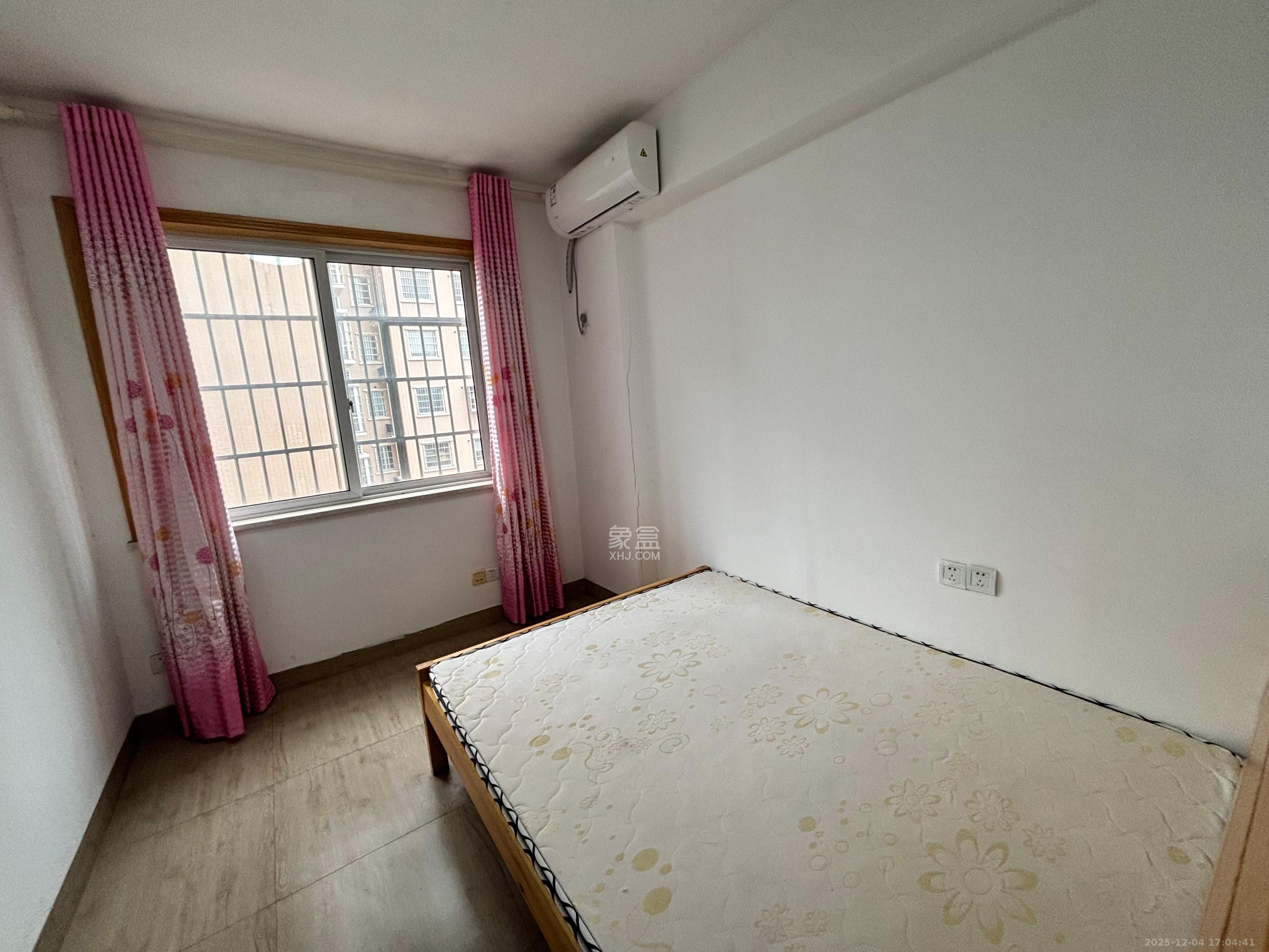 和润园一、二期 3室2厅1卫 2000.0元/月 和润园一、二期 3室2厅1卫 2000.0元/月室内图