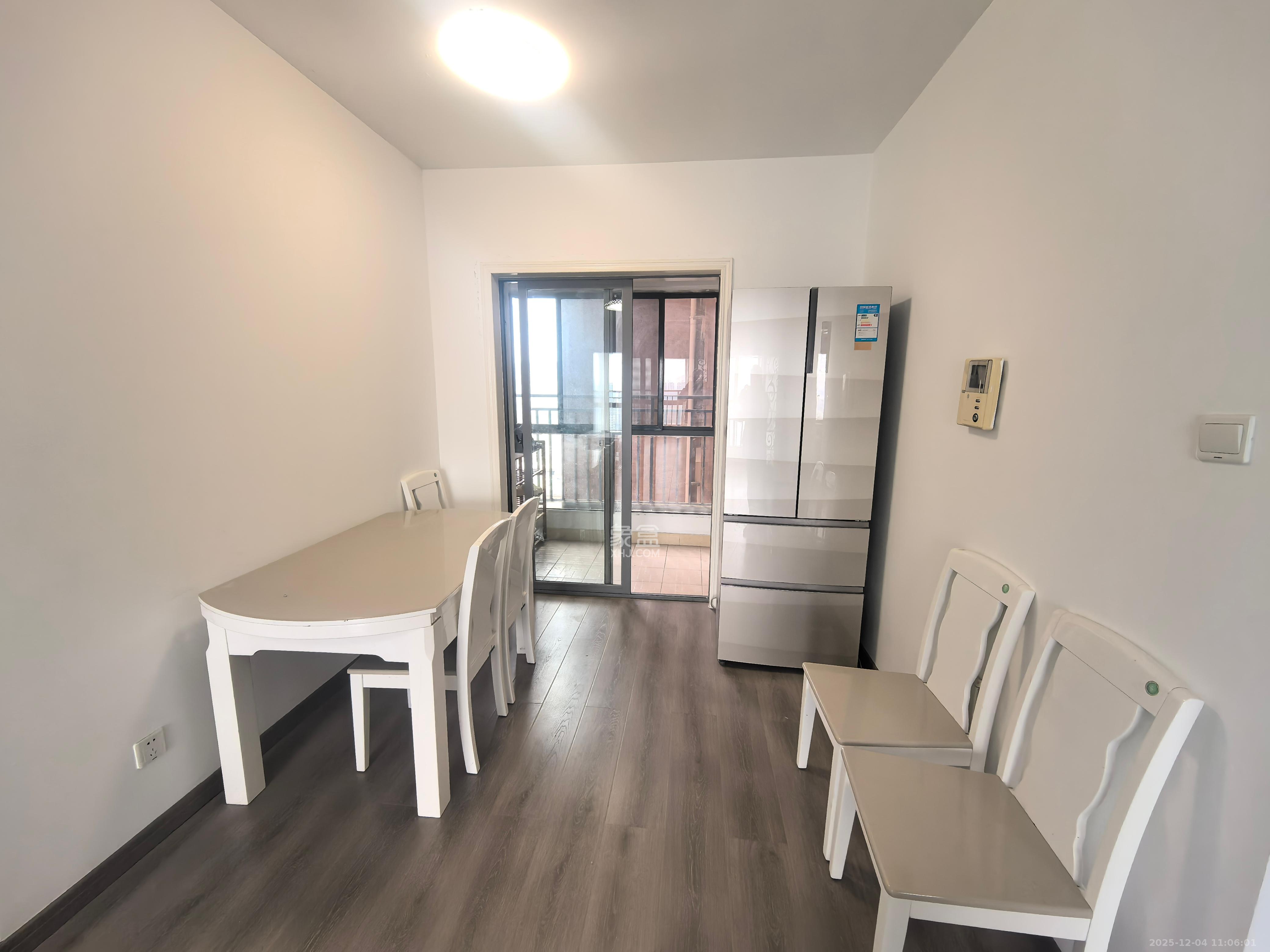 上海城小区  3室1厅1卫    2100.0元/月室内图