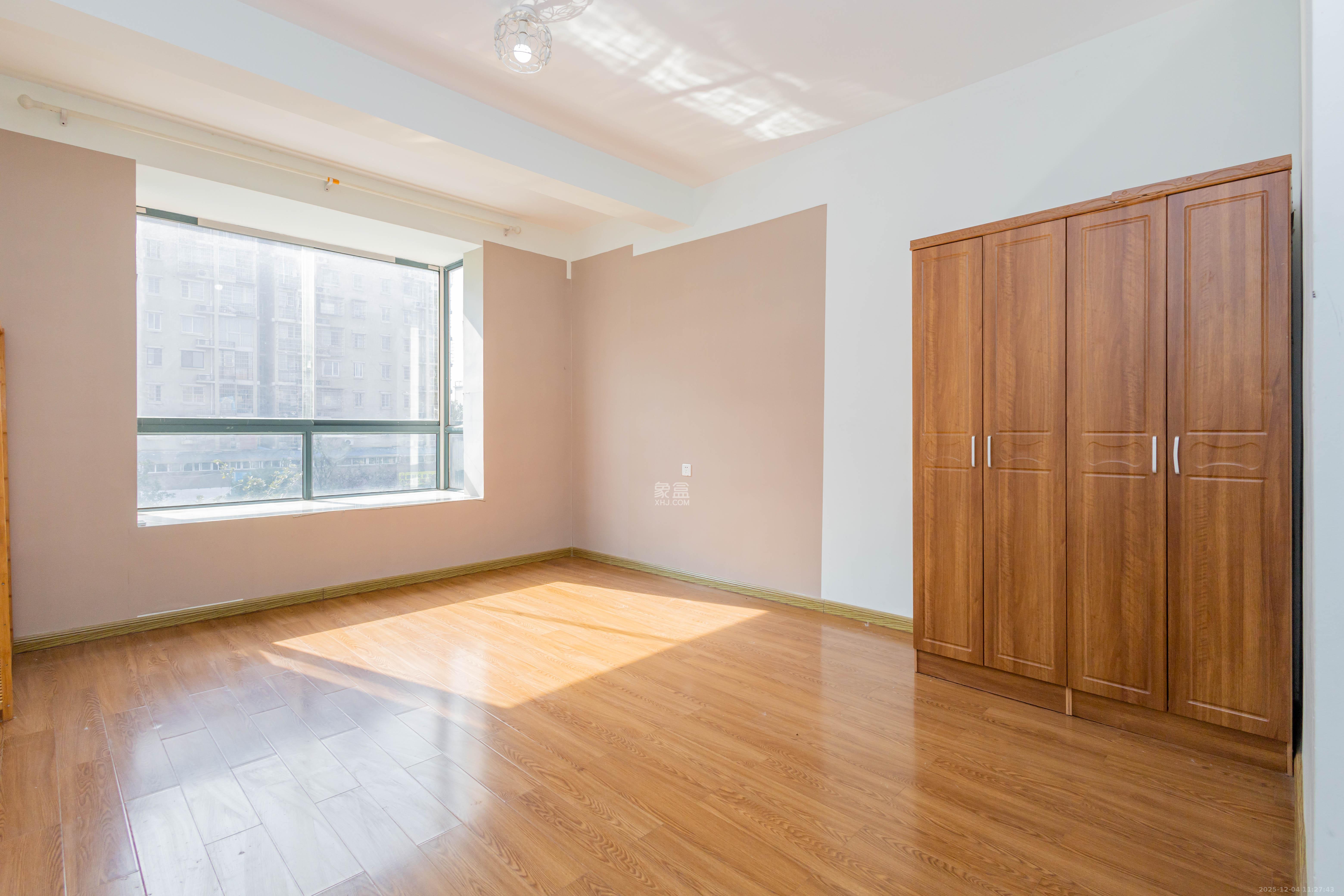 东业早安星城  3室2厅2卫    66.8万卧室