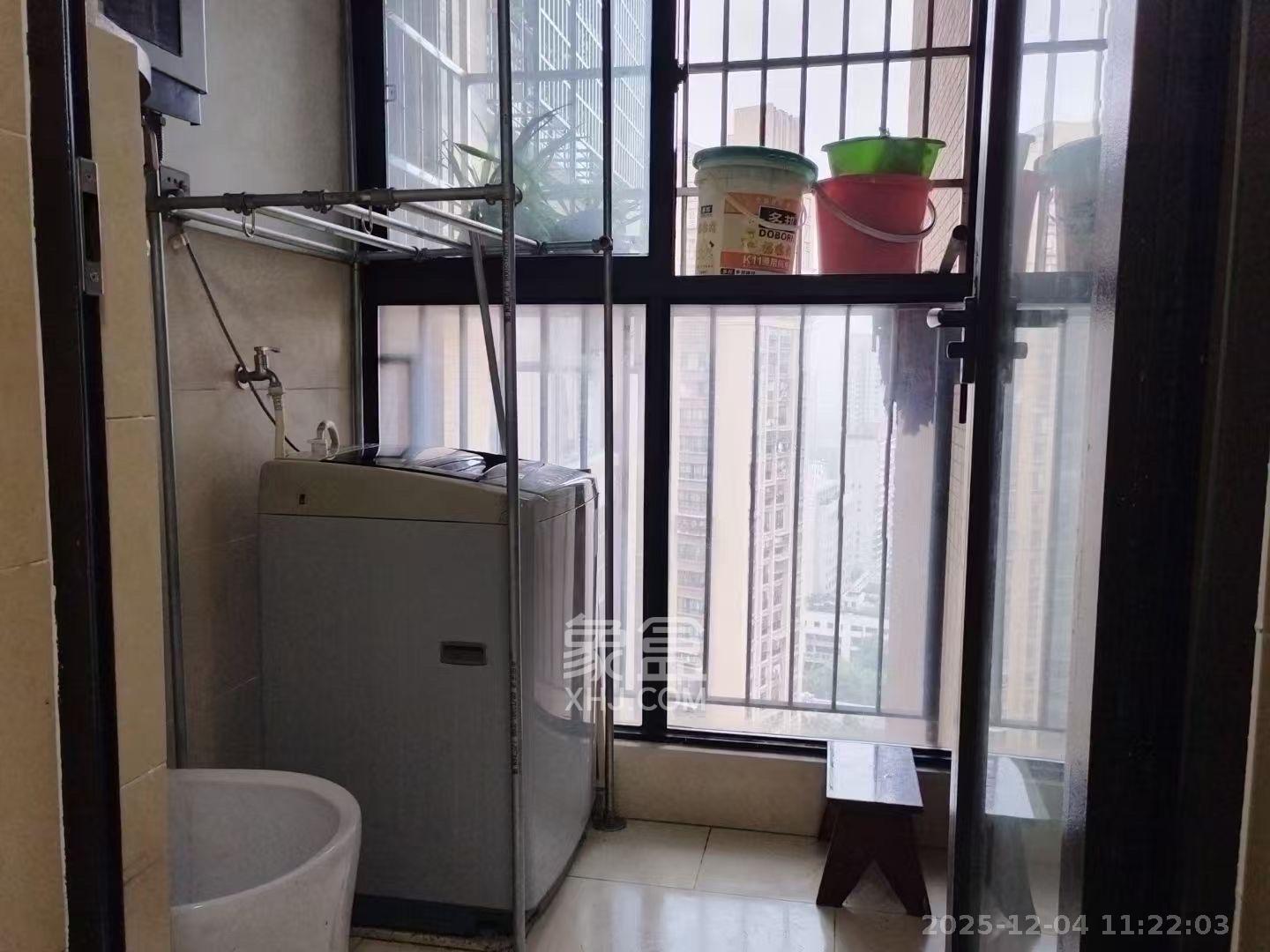 华润凤凰城三期  1室2厅1卫    2300.0元/月室内图