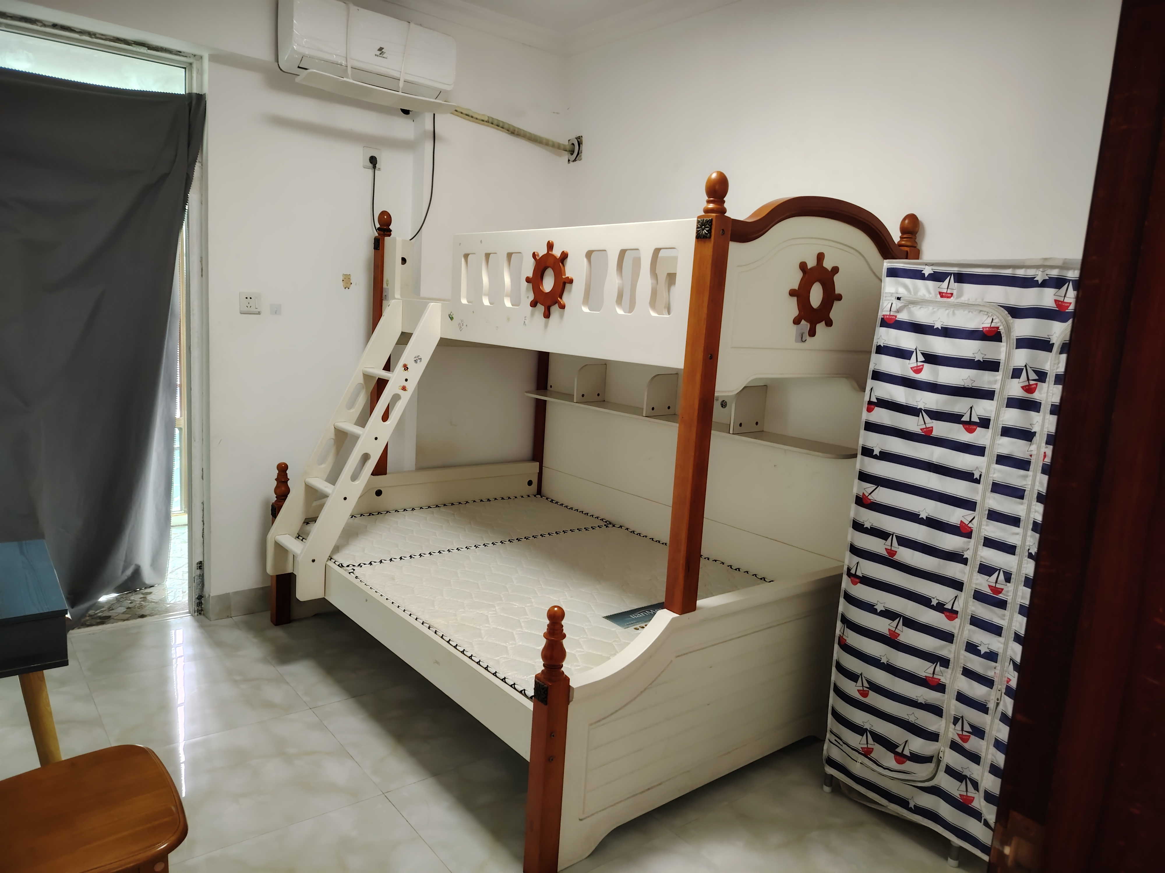 中城广场 3室2厅1卫 2400.0元/月 中城广场 3室2厅1卫 2400.0元/月室内图