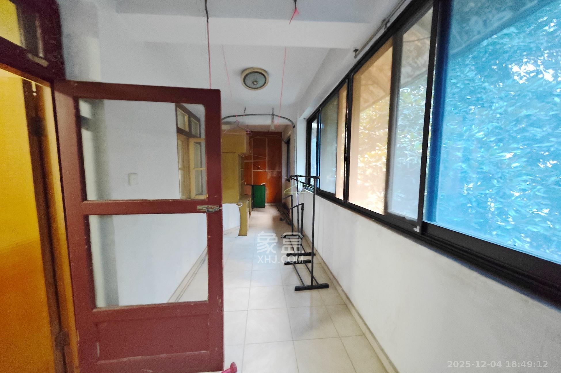 金叶公寓（原省烟草公司宿舍）  3室2厅1卫    83.0万阳台