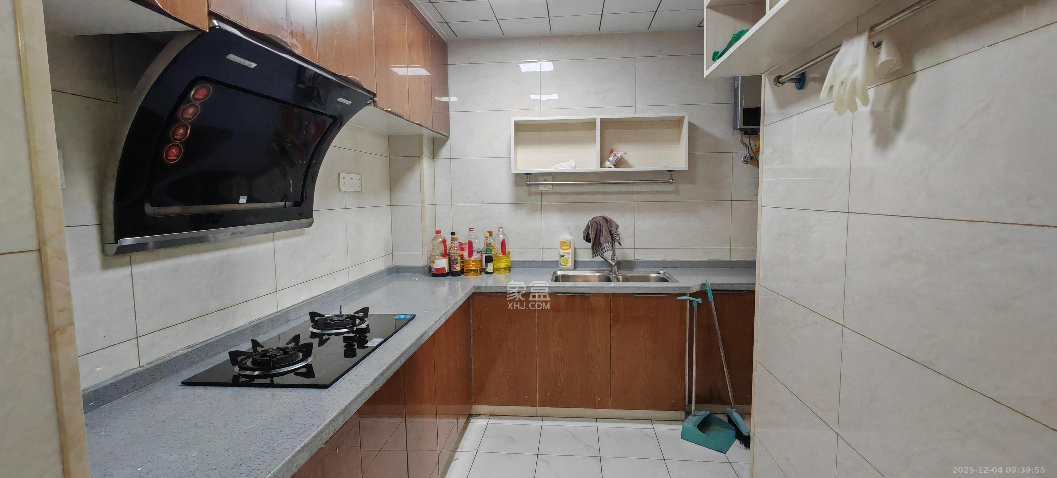 东方美地 3室2厅1卫 2400.0元/月 东方美地 3室2厅1卫 2400.0元/月室内图