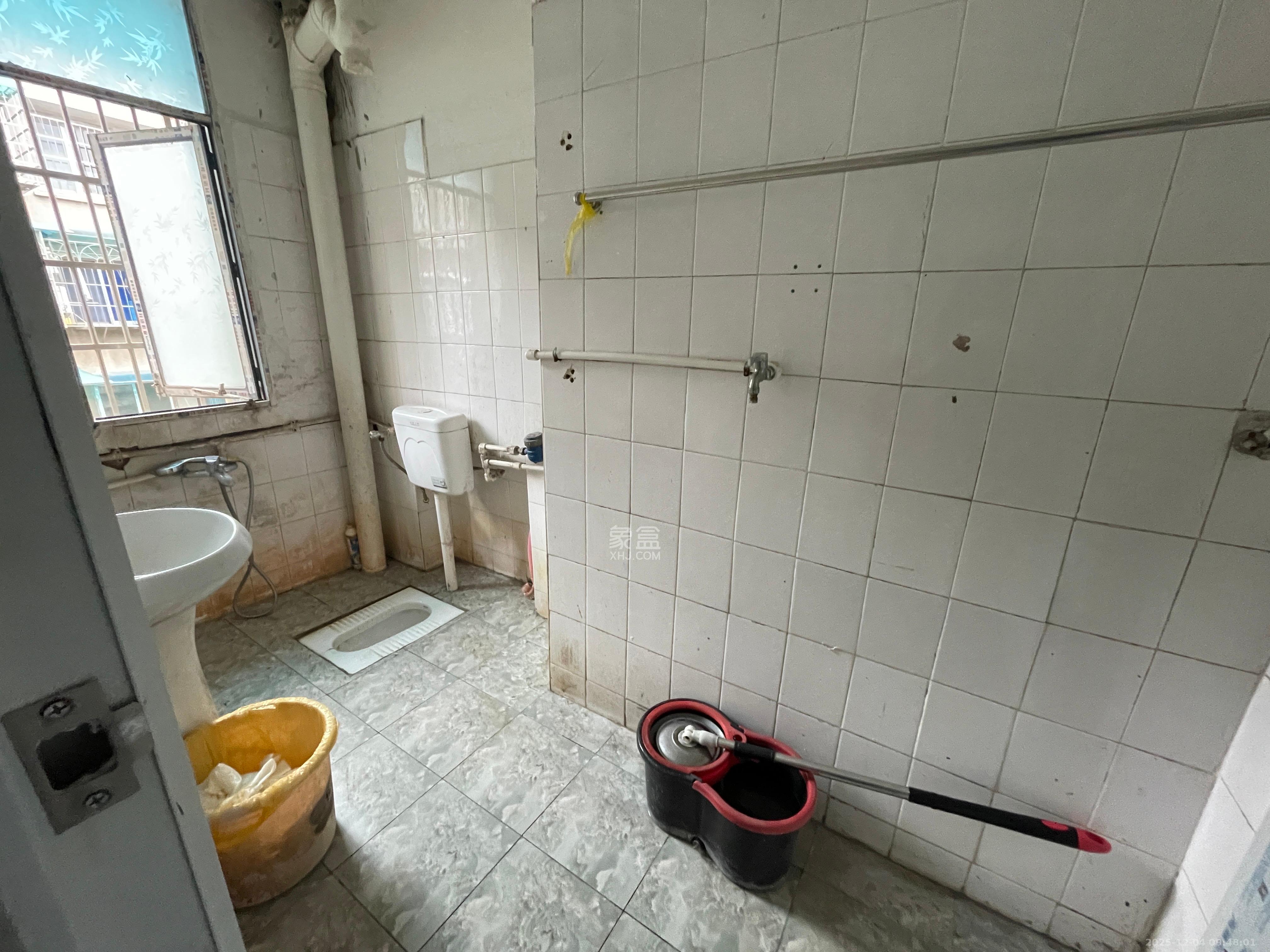 牛婆塘社区 4室2厅1卫 1600.0元/月 牛婆塘社区 4室2厅1卫 1600.0元/月室内图