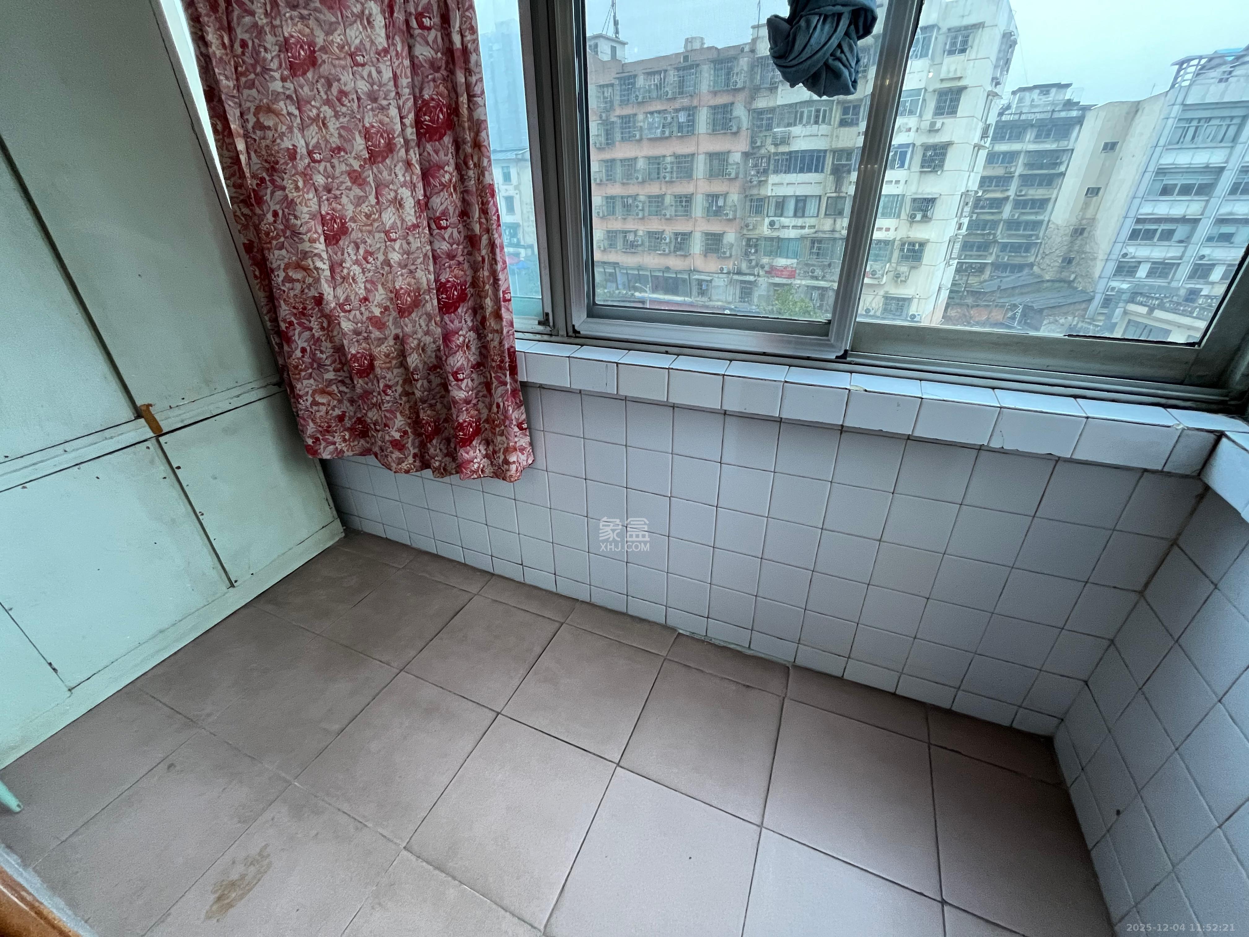 长岭水电八局宿舍 3室1厅1卫 1700.0元/月 长岭水电八局宿舍 3室1厅1卫 1700.0元/月室内图